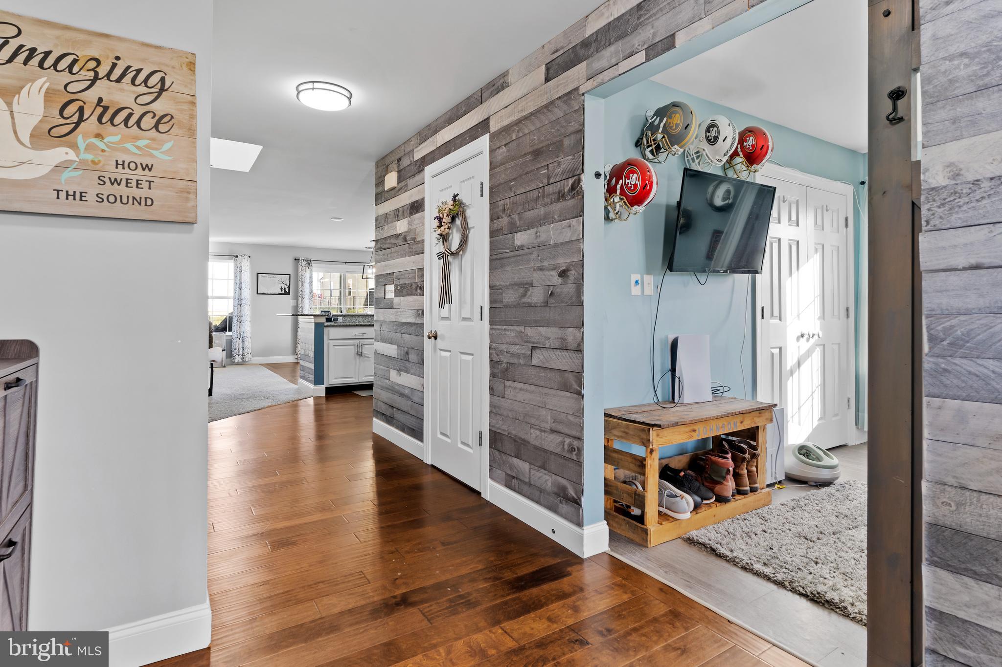 WINDY HEIGHTS, THE NEW - Residential