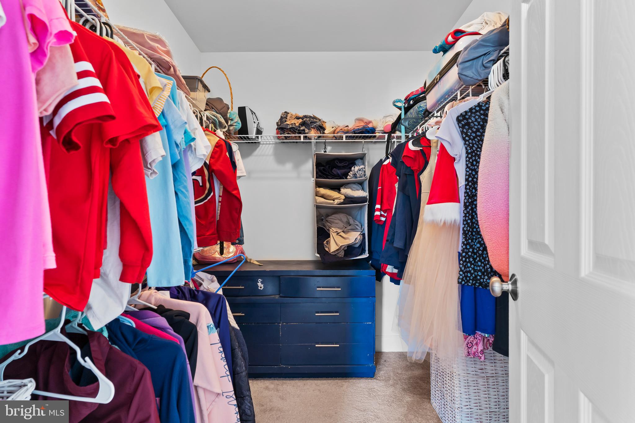 WINDY HEIGHTS, THE NEW - Residential