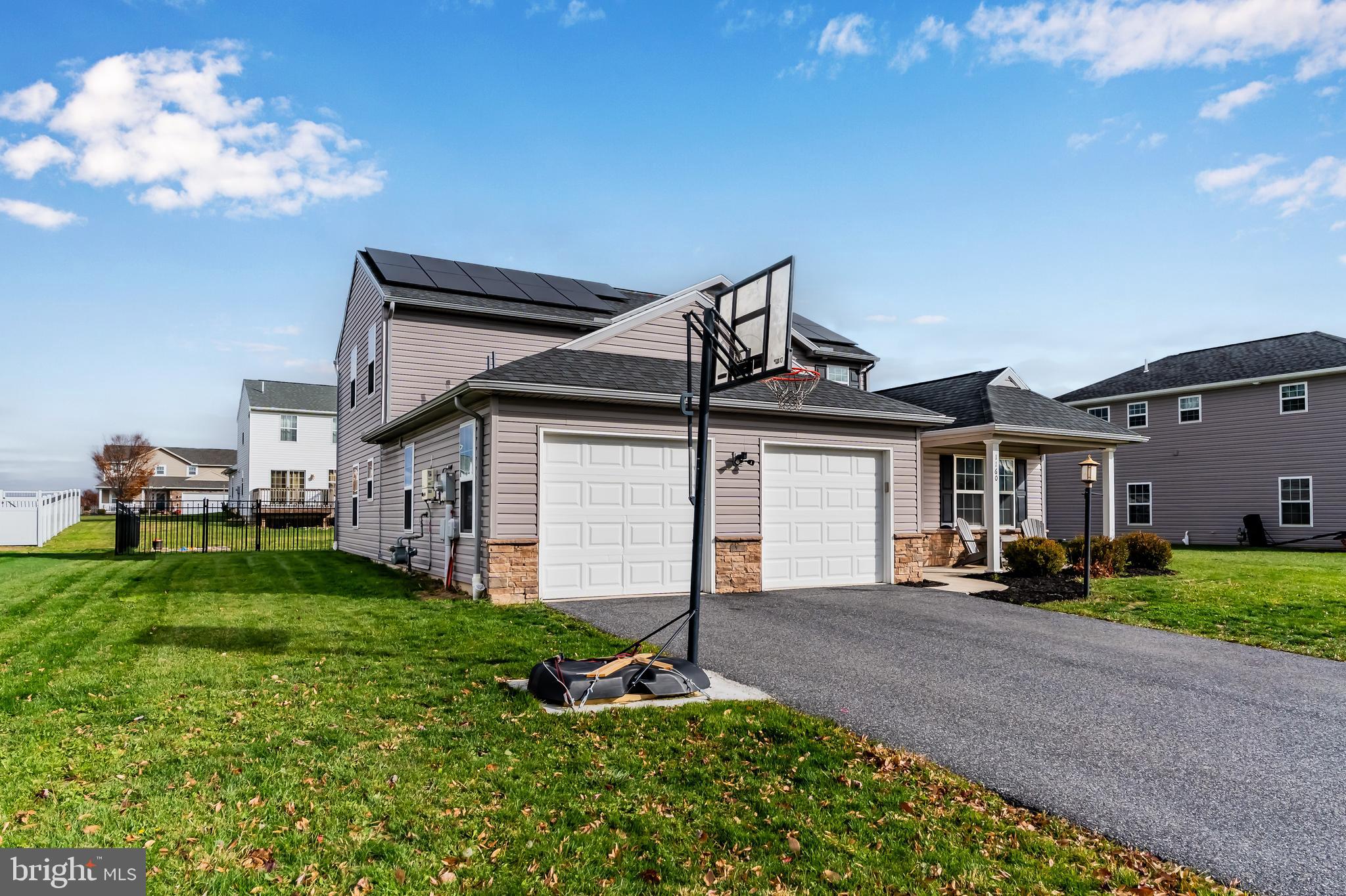 WINDY HEIGHTS, THE NEW - Residential