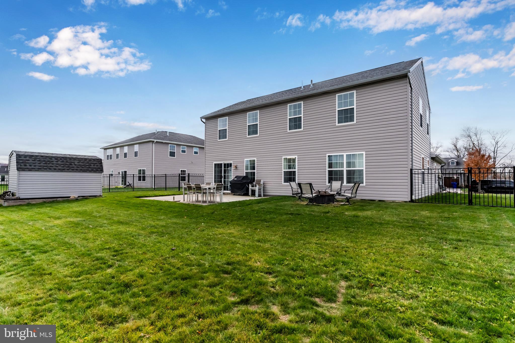 WINDY HEIGHTS, THE NEW - Residential