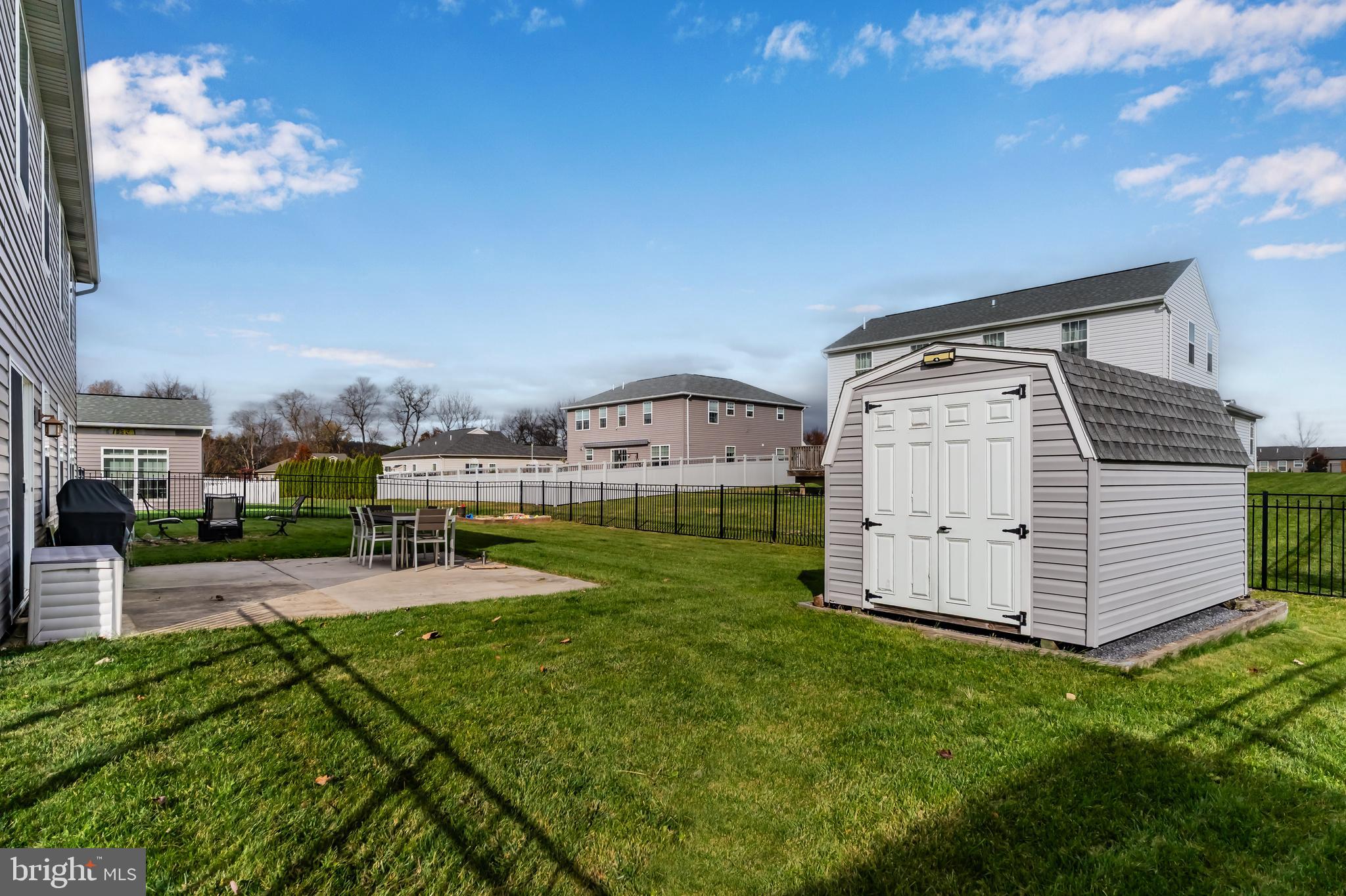 WINDY HEIGHTS, THE NEW - Residential