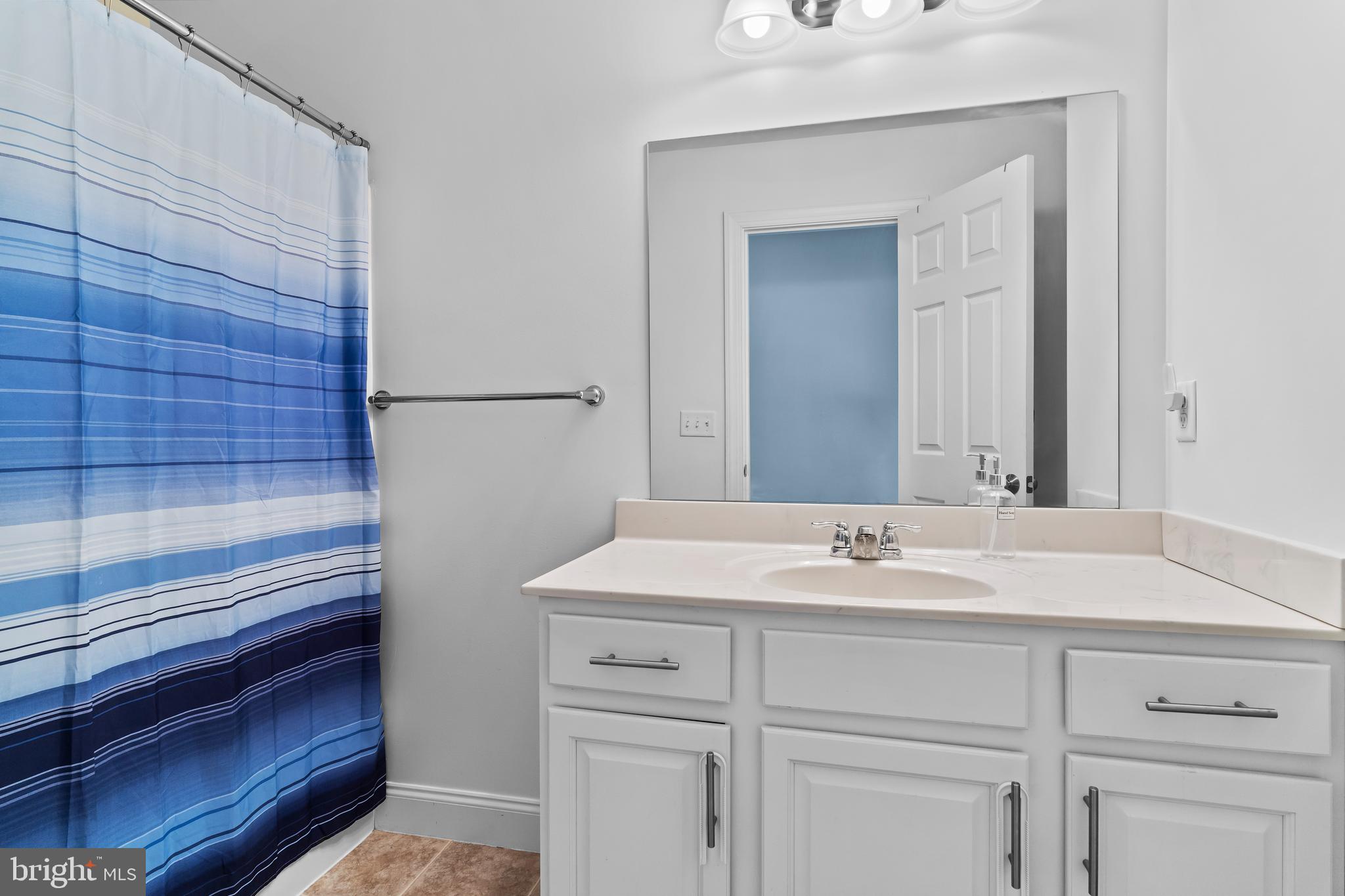 WINDY HEIGHTS, THE NEW - Residential