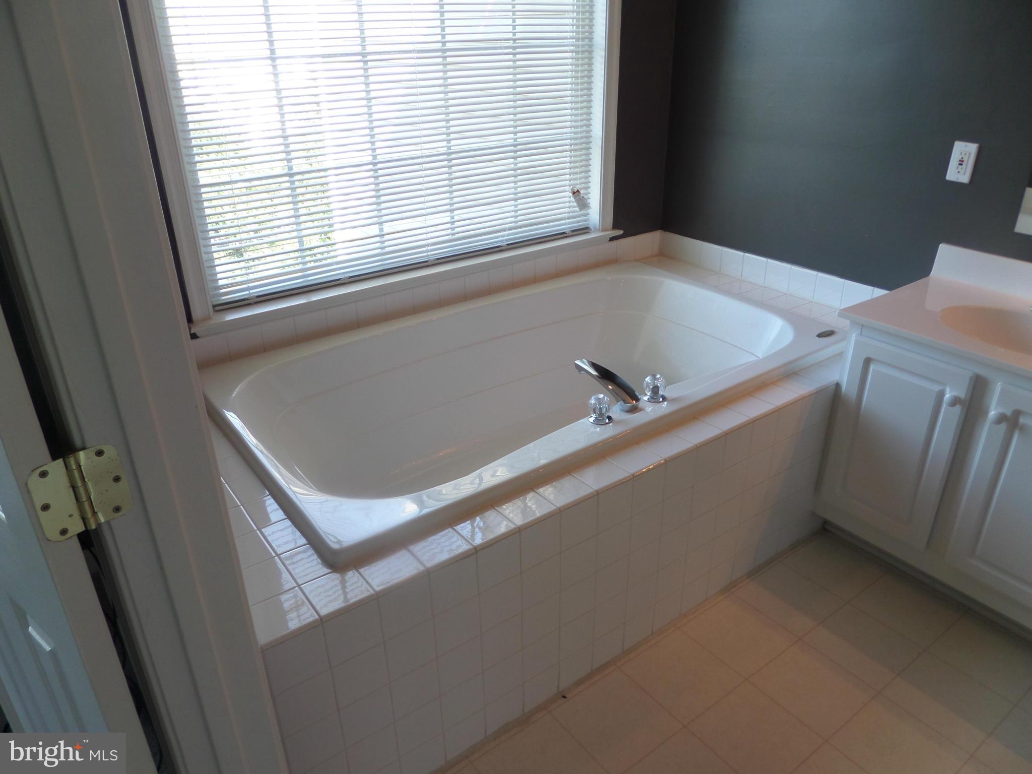 TALL OAKS - Residential Lease