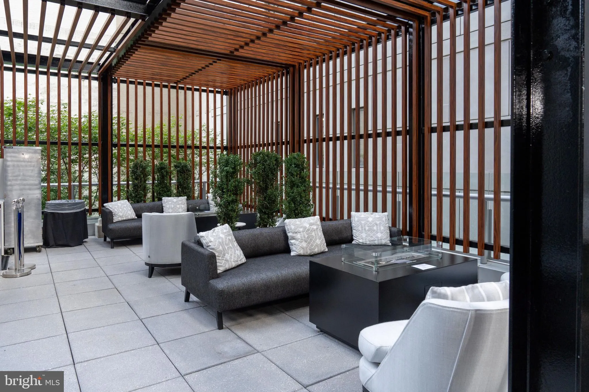 Philadelphia, Pennsylvania 19102, United States, 3 Bedrooms Bedrooms, ,4 BathroomsBathrooms,Residential,Active,31736