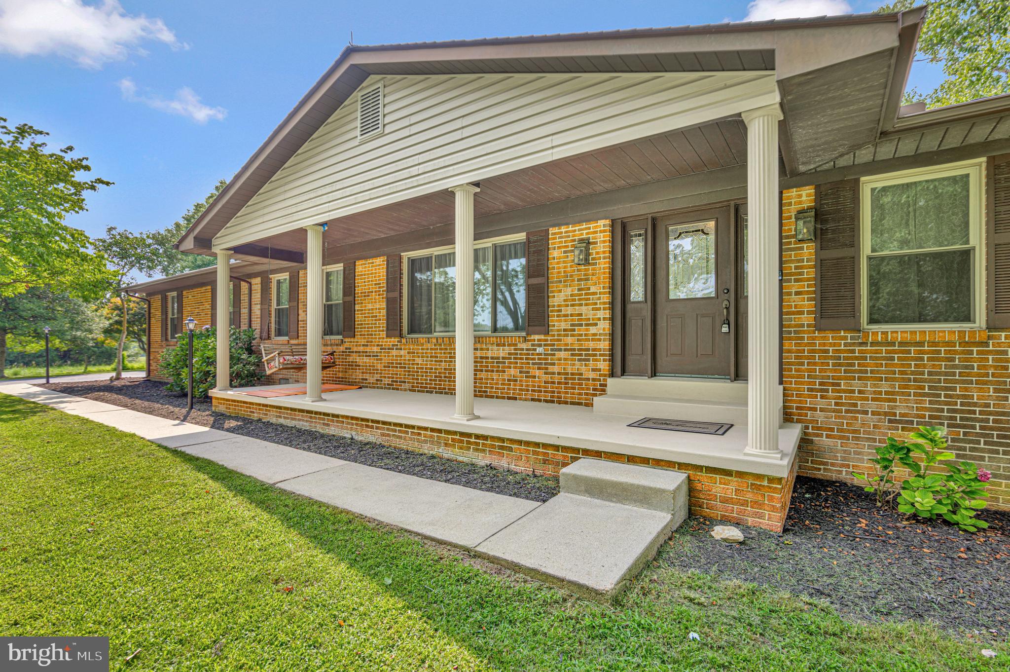 61 HONEYSUCKLE LANE