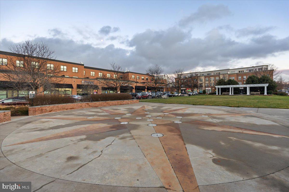 LANSDOWNE TOWN CENTER - Residential