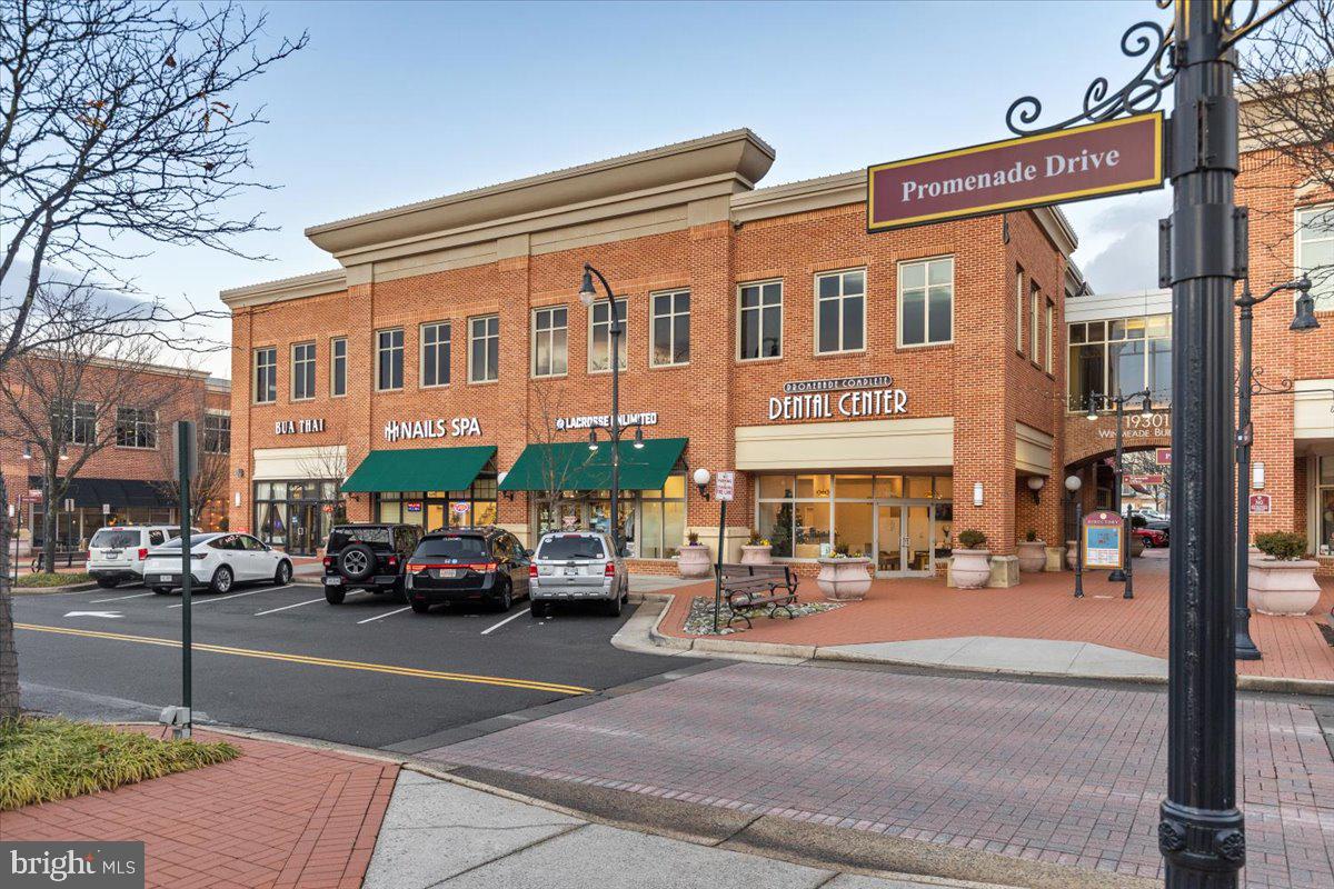 LANSDOWNE TOWN CENTER - Residential