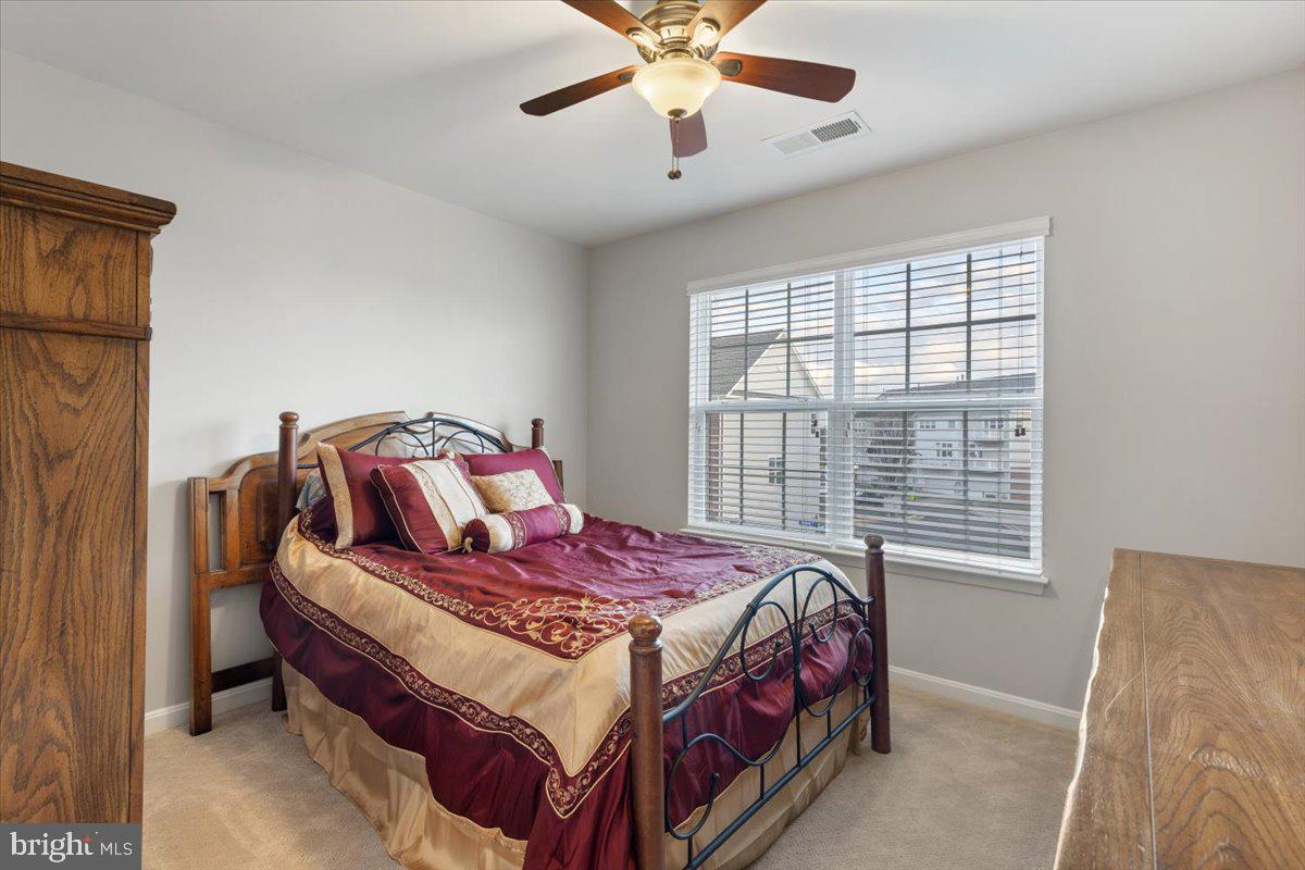 LANSDOWNE TOWN CENTER - Residential