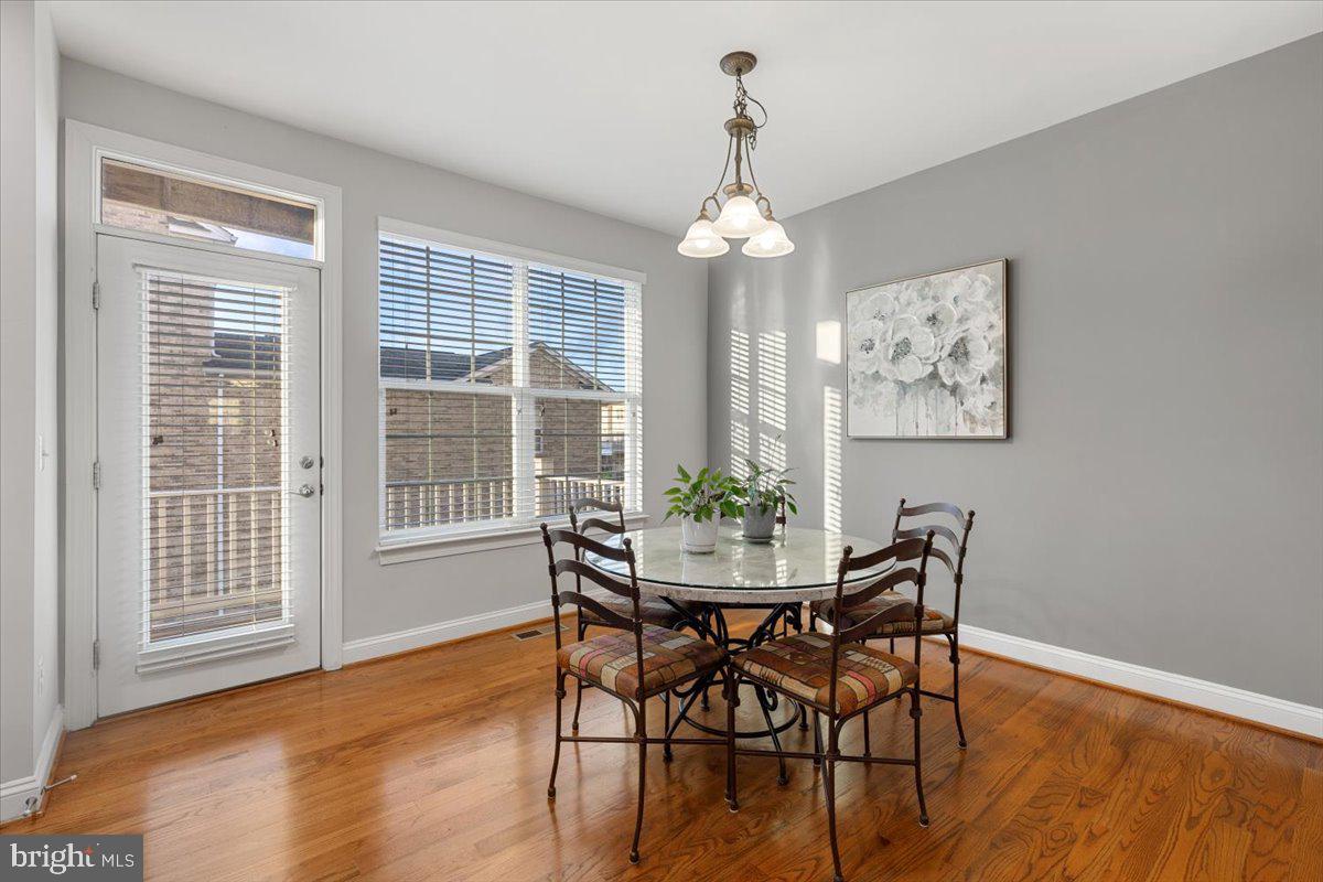 LANSDOWNE TOWN CENTER - Residential