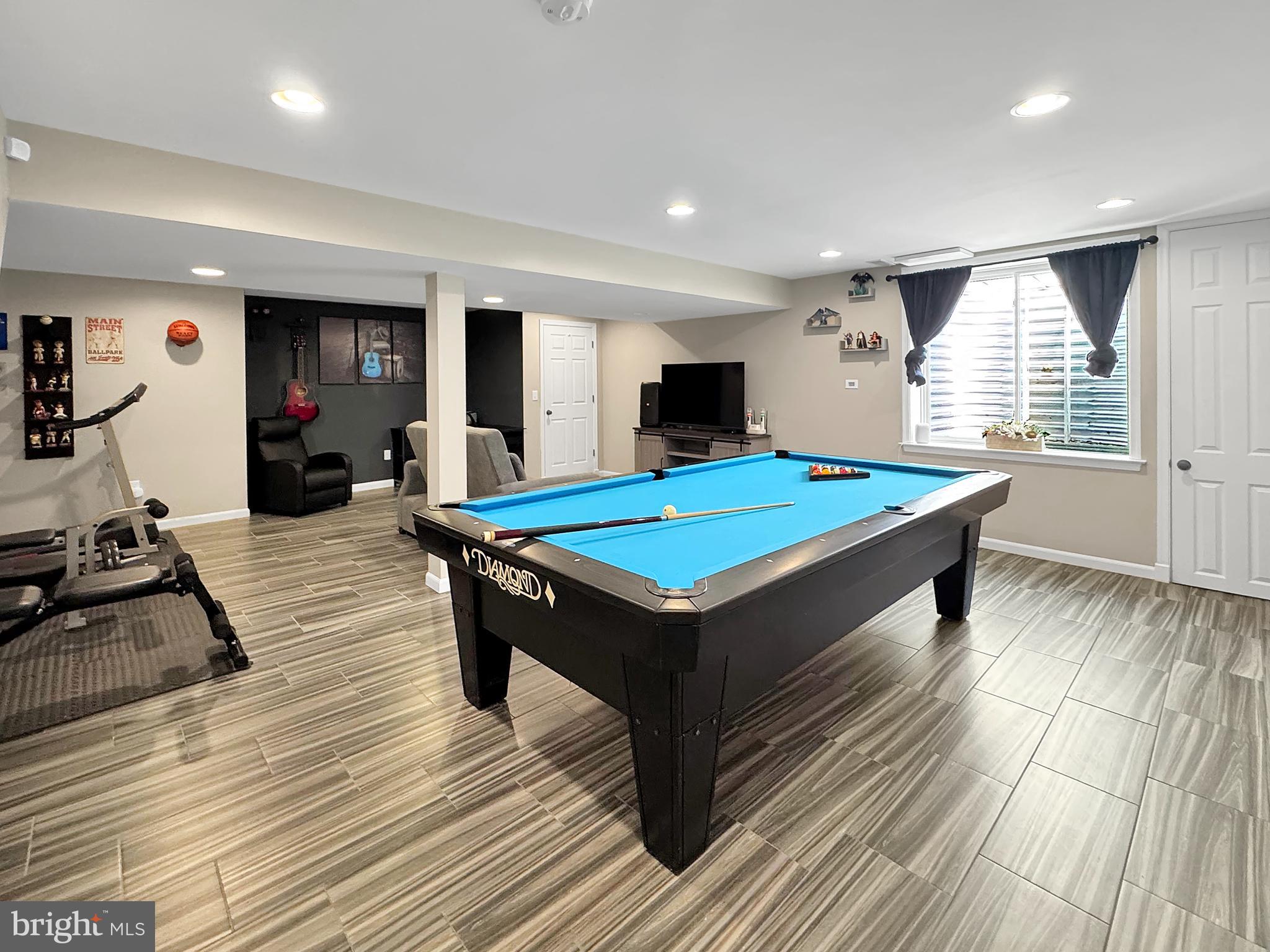 TWIN PONDS - Residential