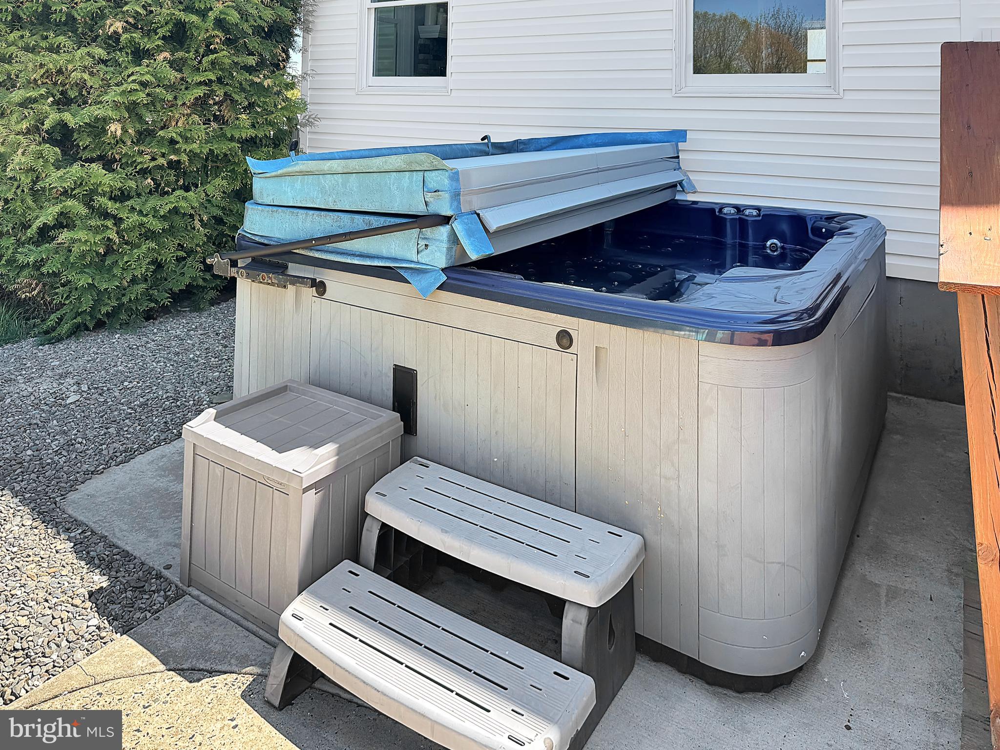 TWIN PONDS - Residential