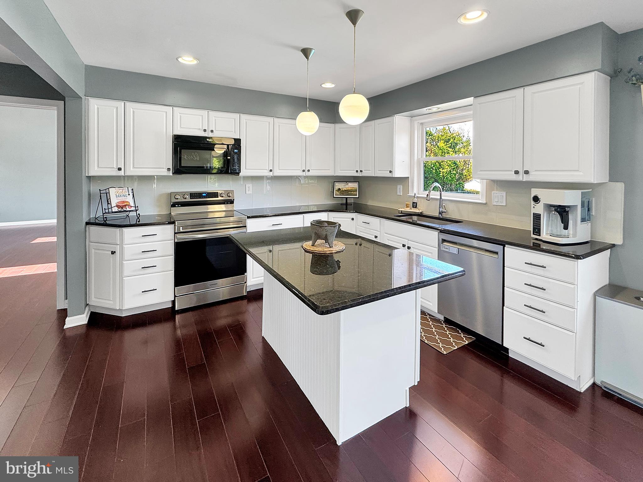 TWIN PONDS - Residential