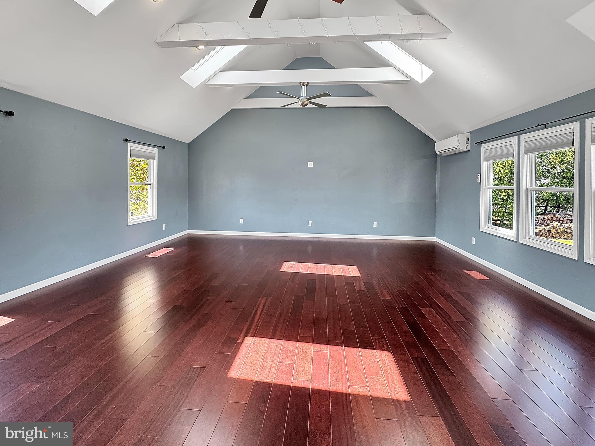 TWIN PONDS - Residential