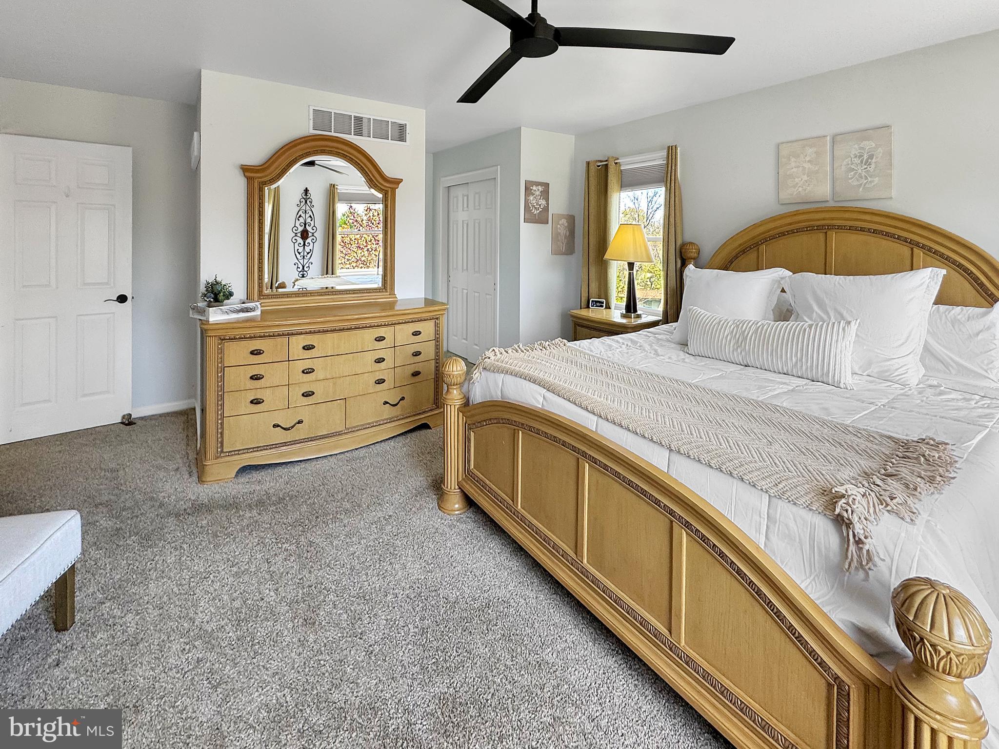 TWIN PONDS - Residential