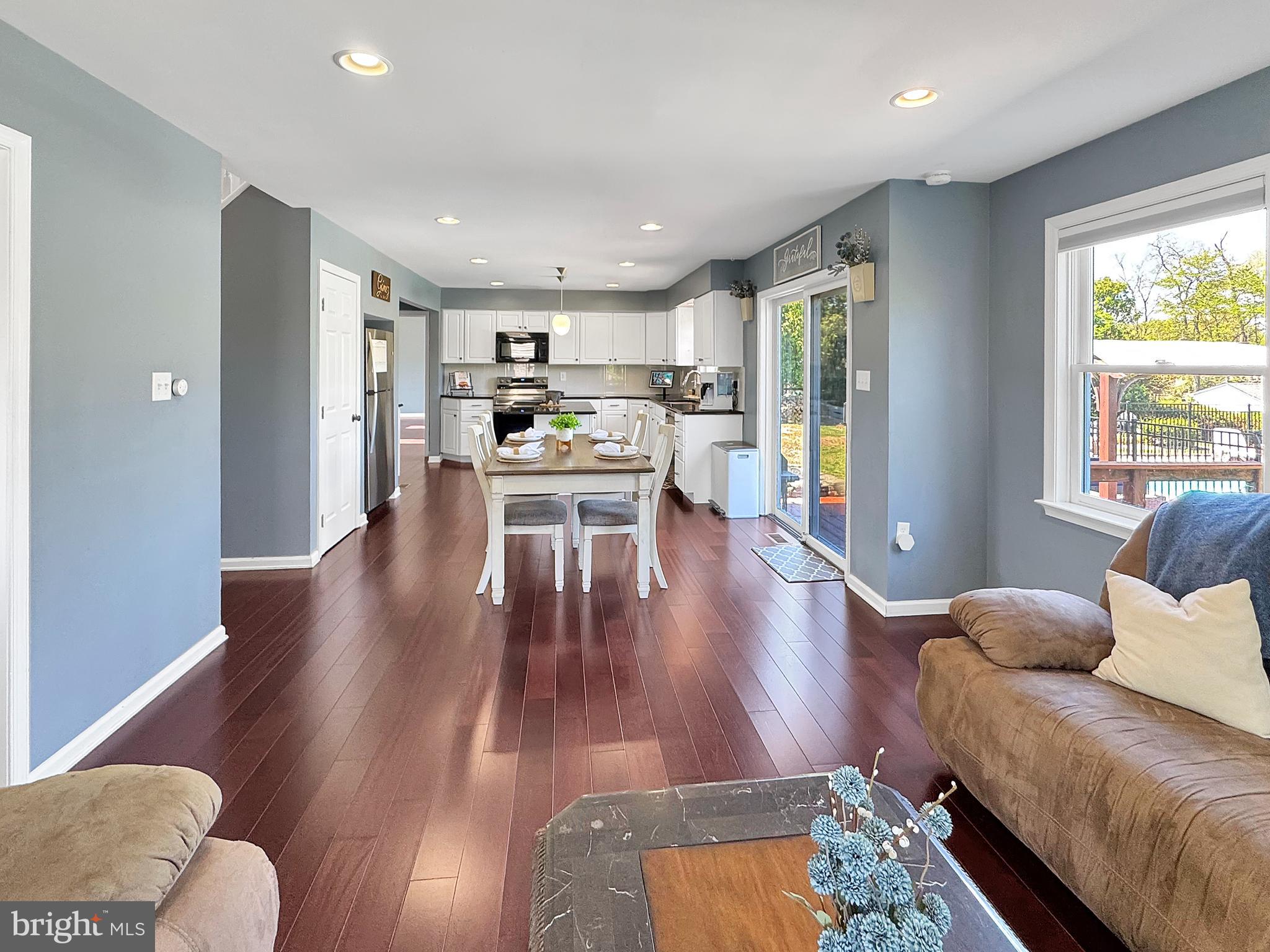 TWIN PONDS - Residential