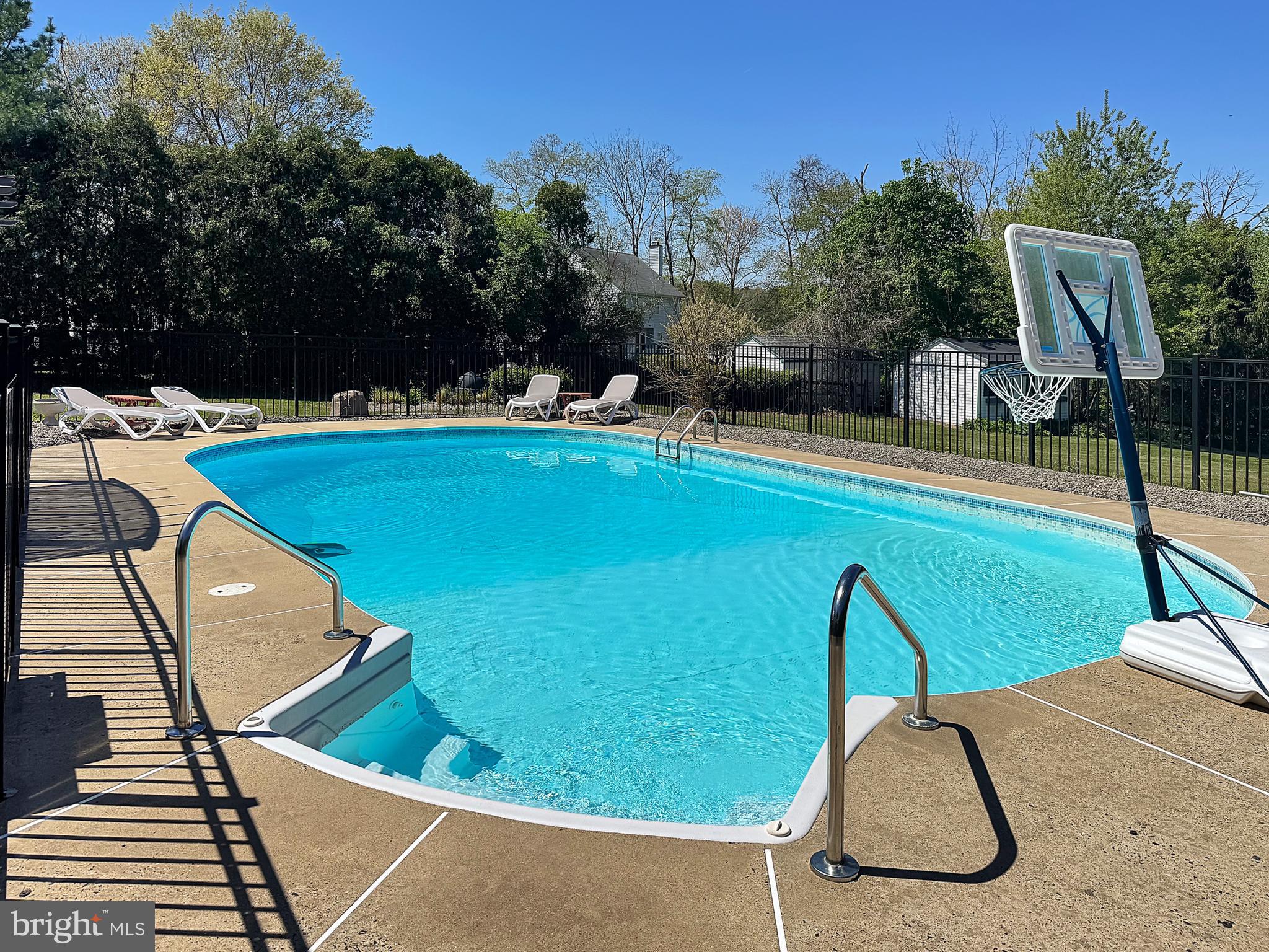 TWIN PONDS - Residential