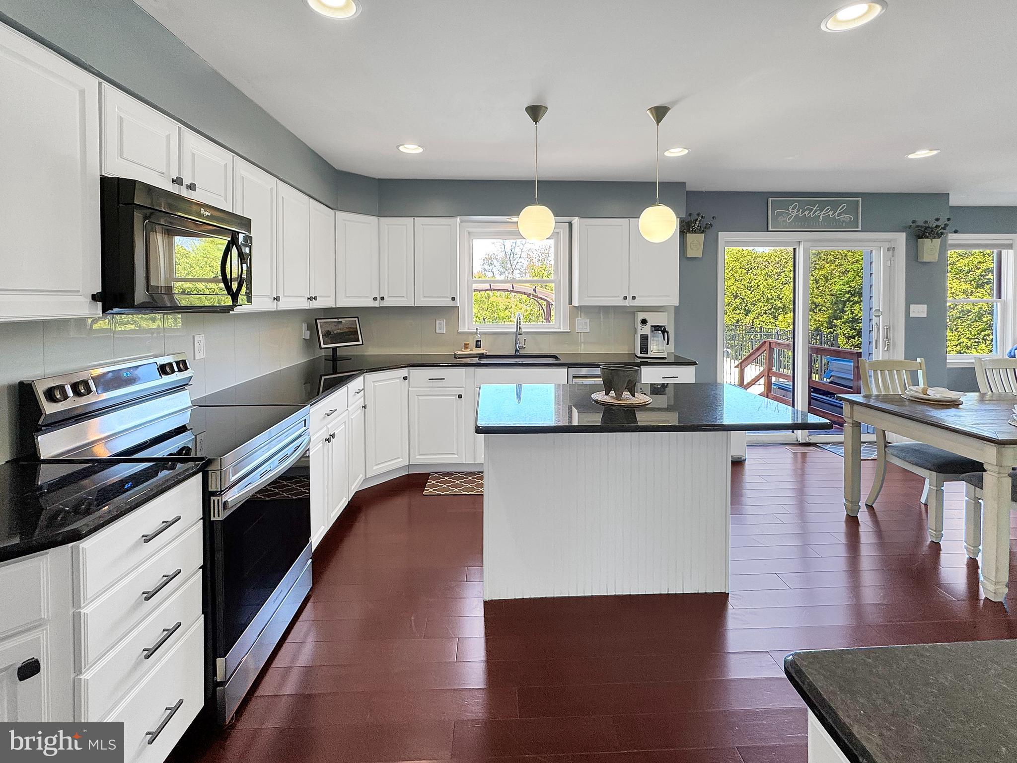 TWIN PONDS - Residential