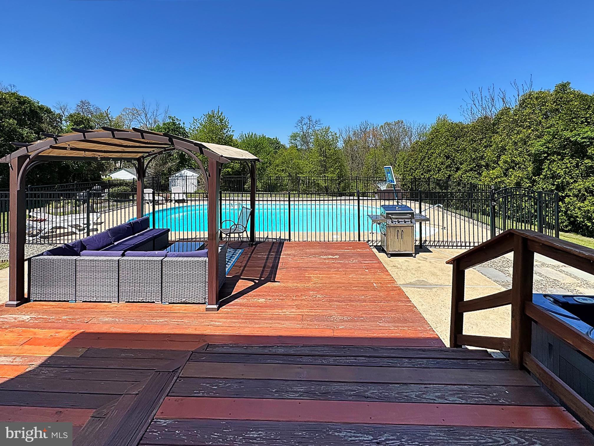 TWIN PONDS - Residential