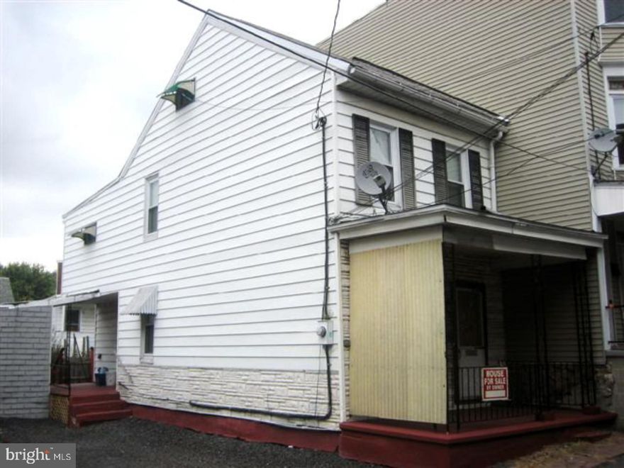 Deck, shed, small fenced yard.  Electric breaker - 2006, Electric hot water heater, 3 yrs old. Mailing Address Continued: Shenandoah Color: White Amp: 200