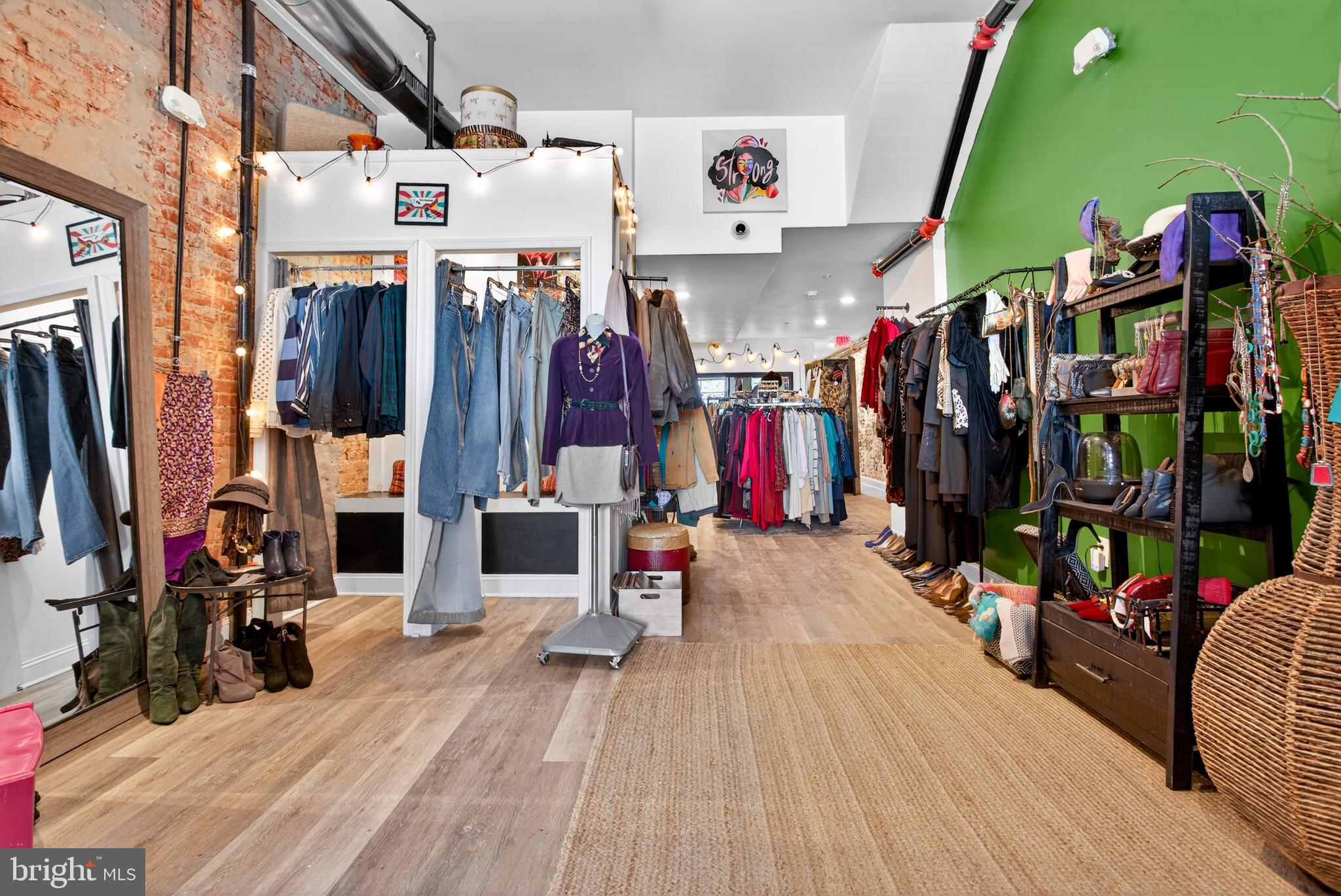 2804 W GIRARD AVENUE