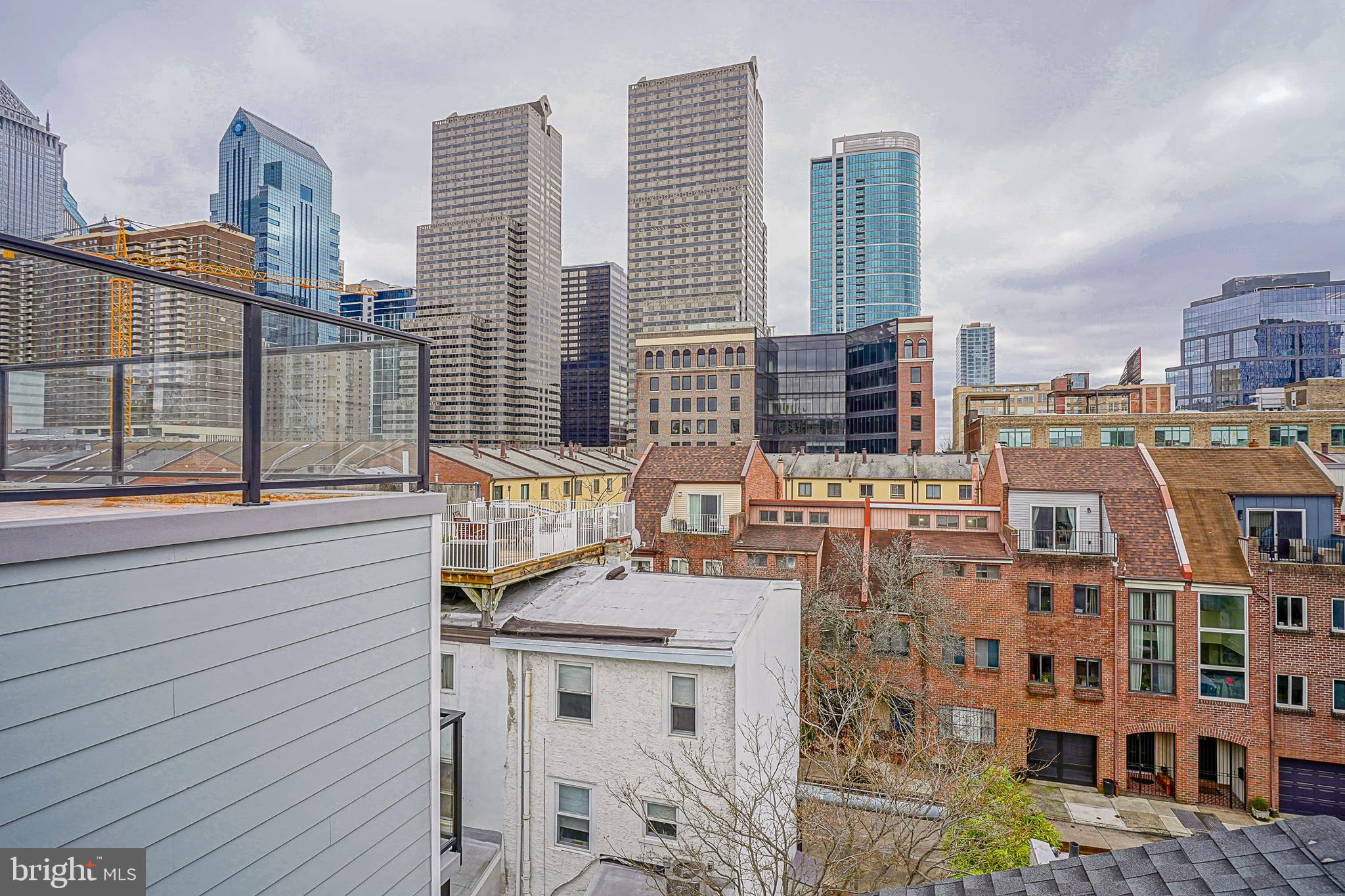 LOGAN SQUARE - Residential