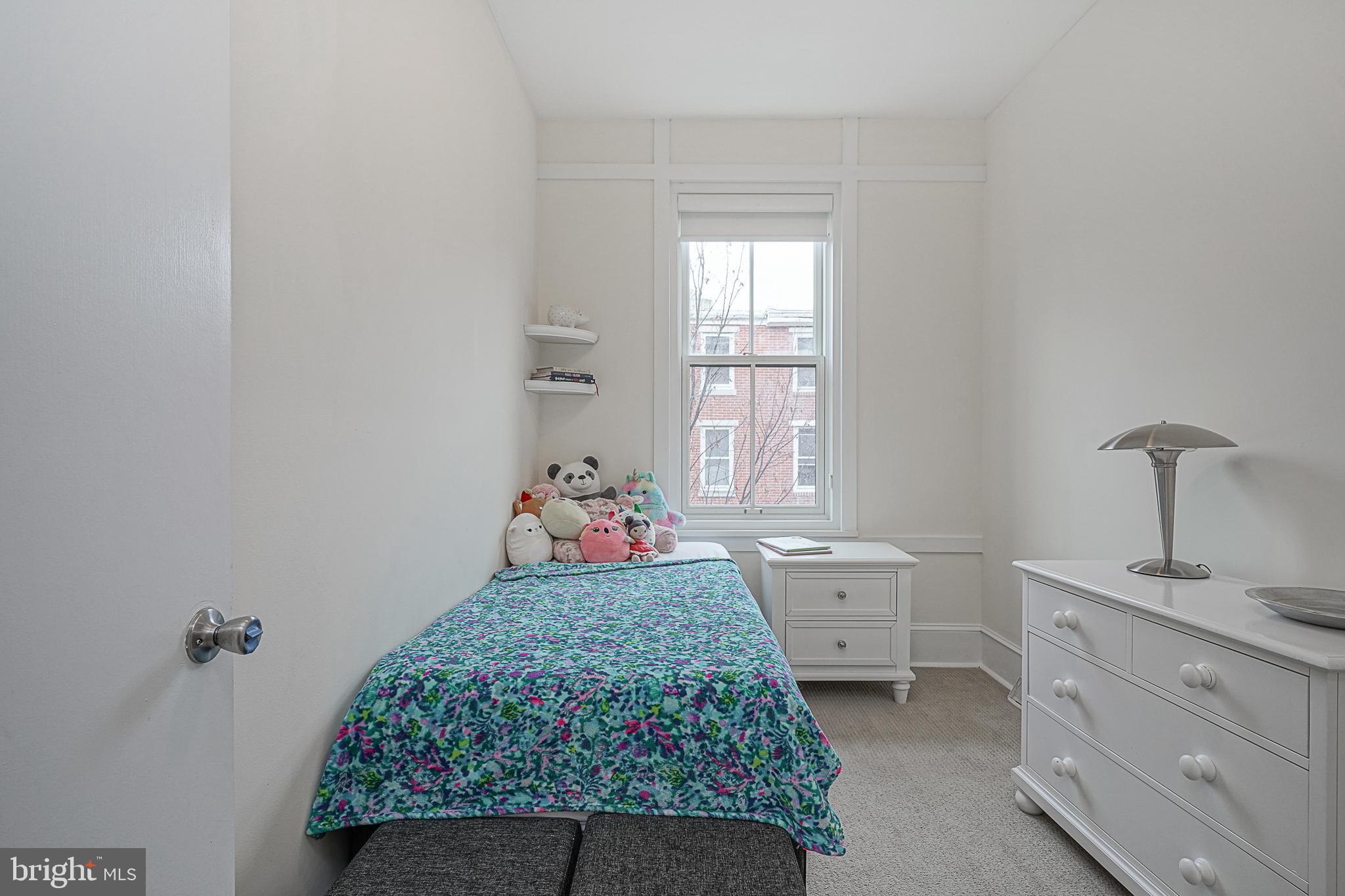 LOGAN SQUARE - Residential