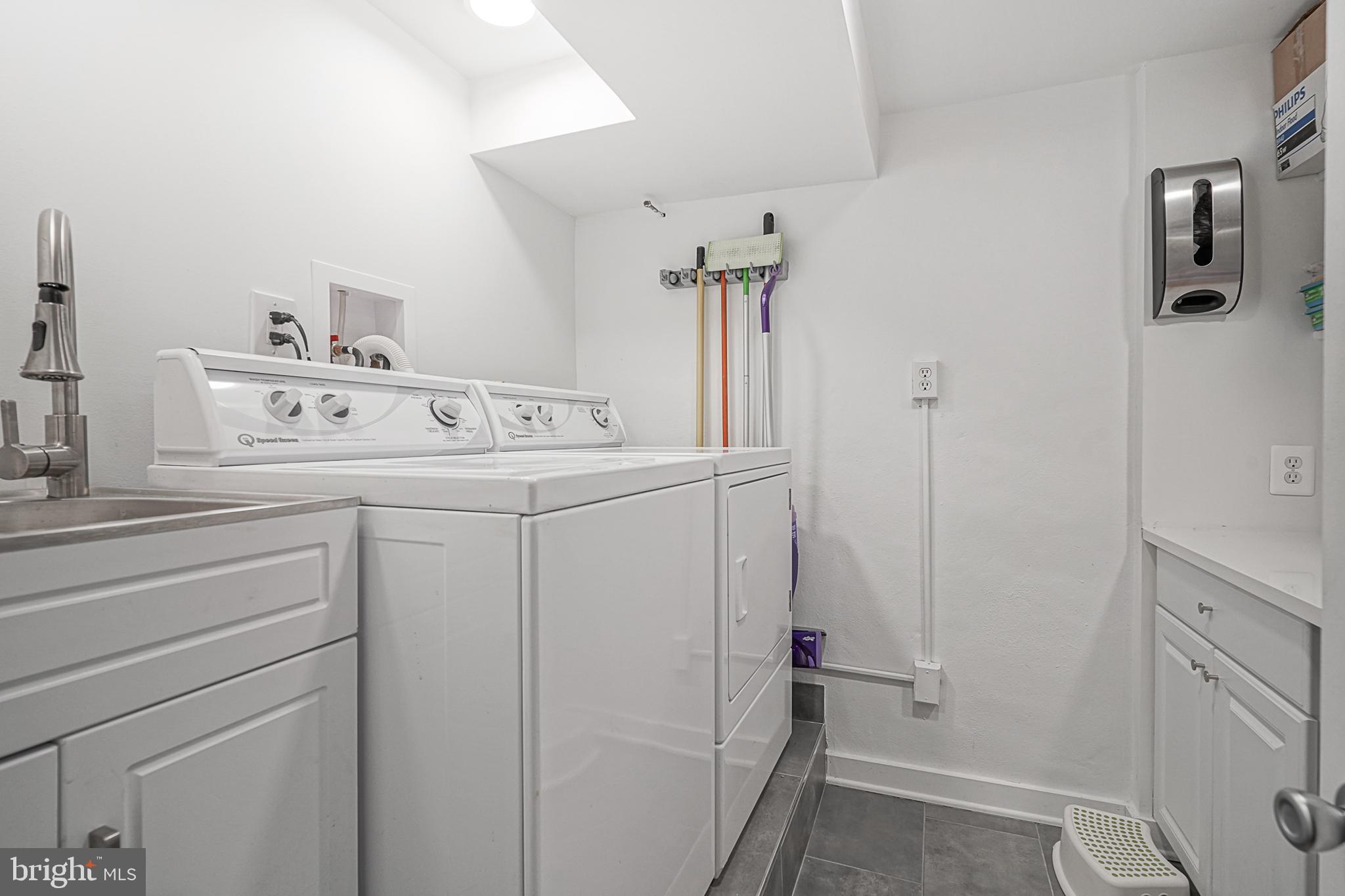 LOGAN SQUARE - Residential