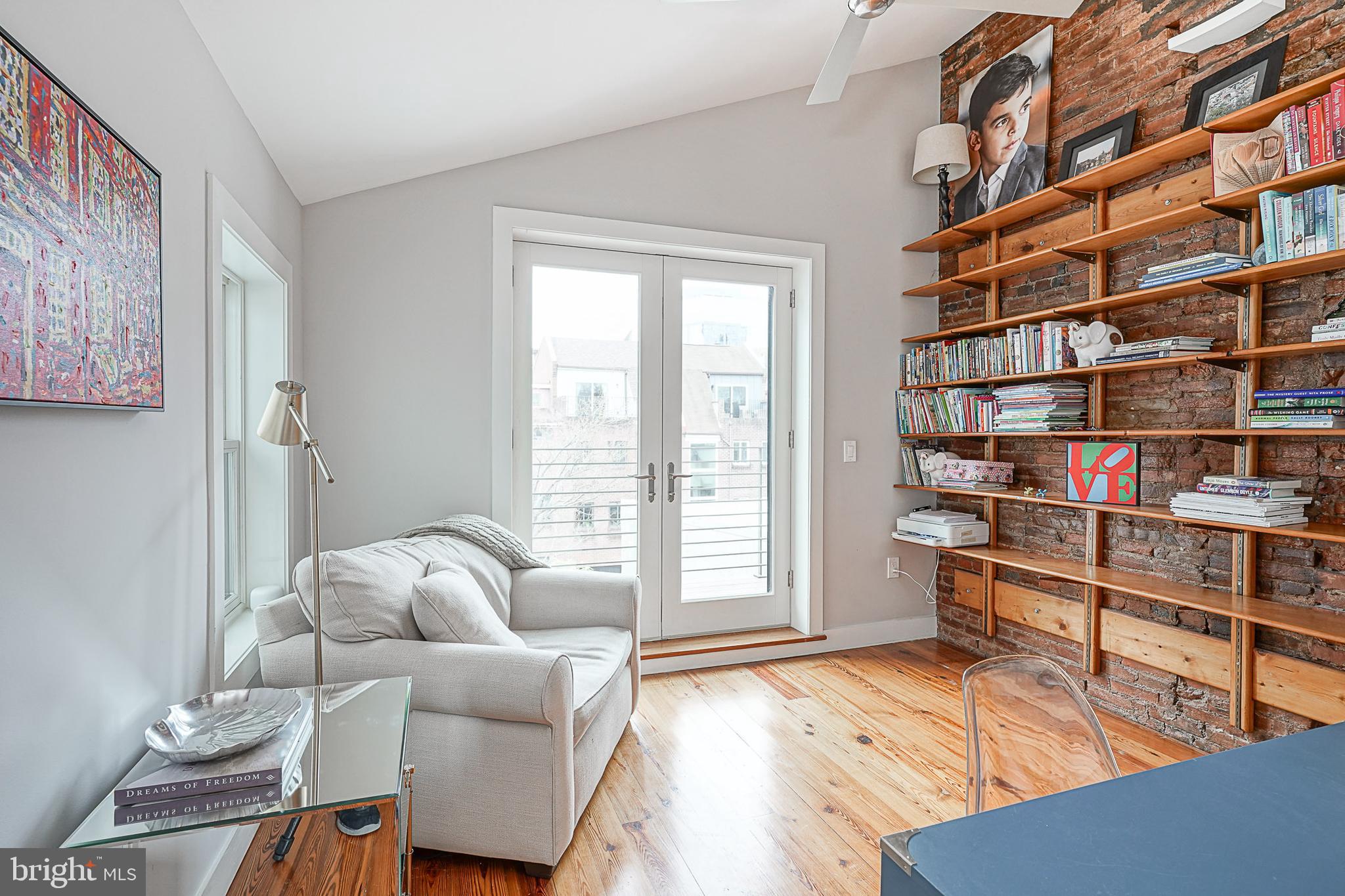 LOGAN SQUARE - Residential