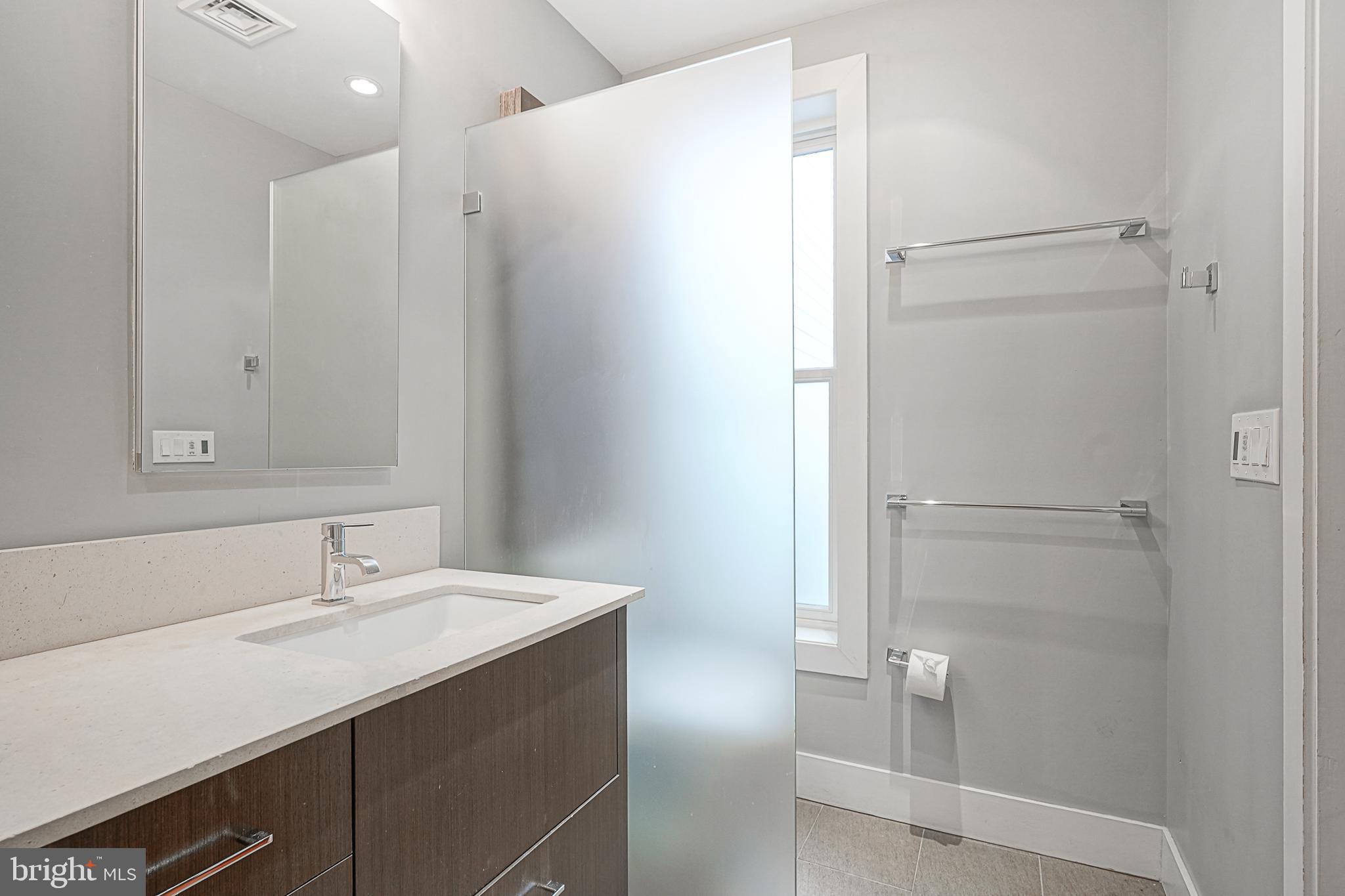 LOGAN SQUARE - Residential