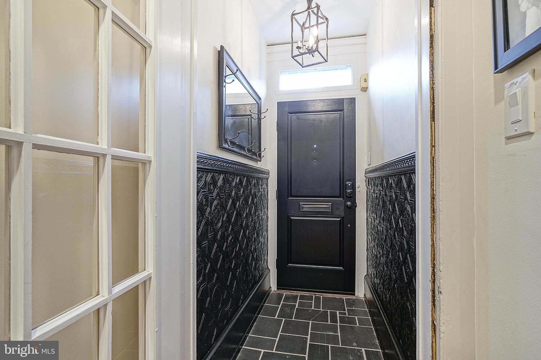 LOGAN SQUARE - Residential