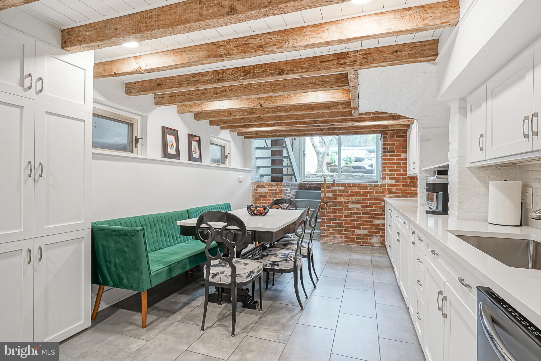 LOGAN SQUARE - Residential