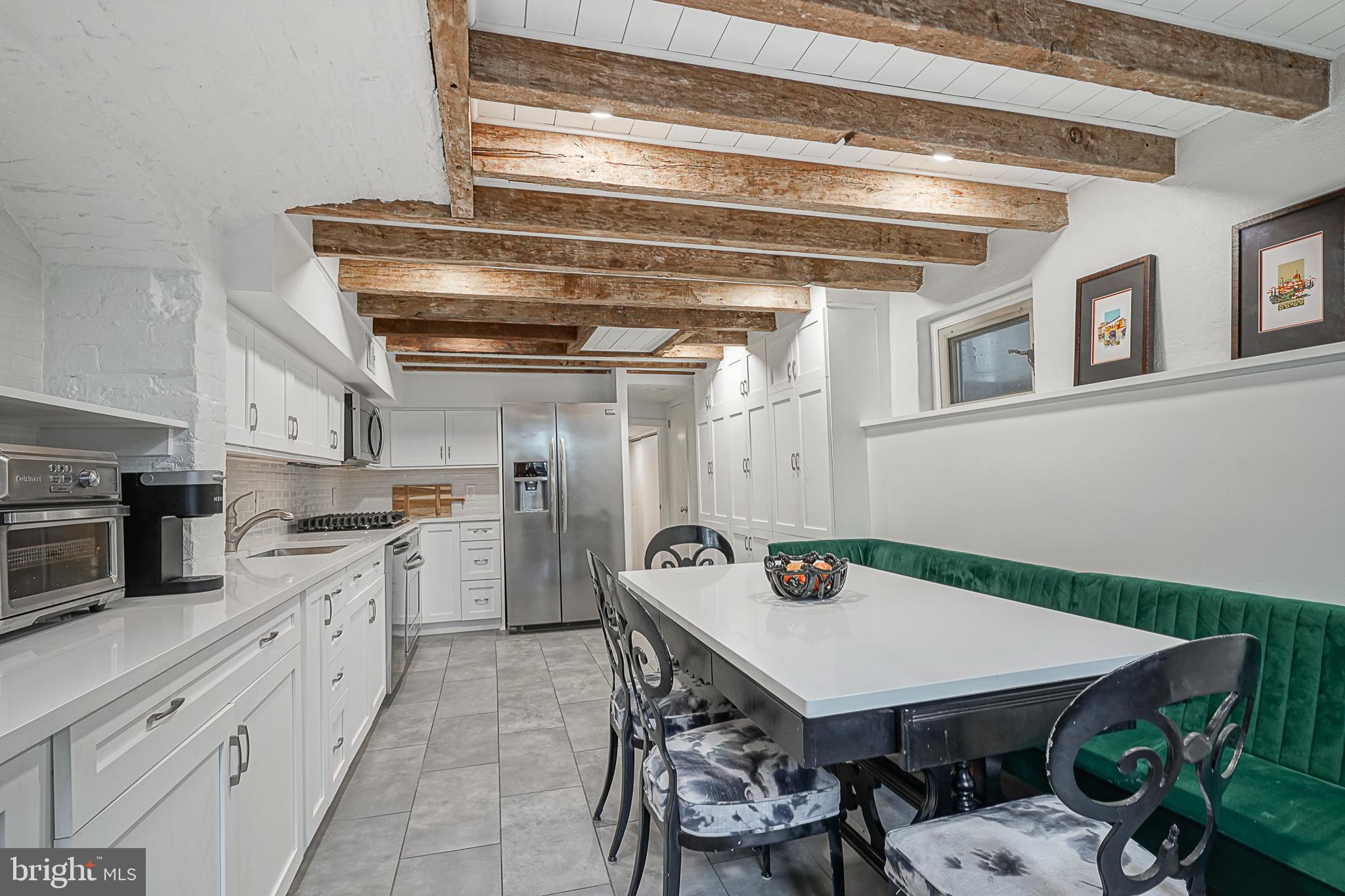 LOGAN SQUARE - Residential