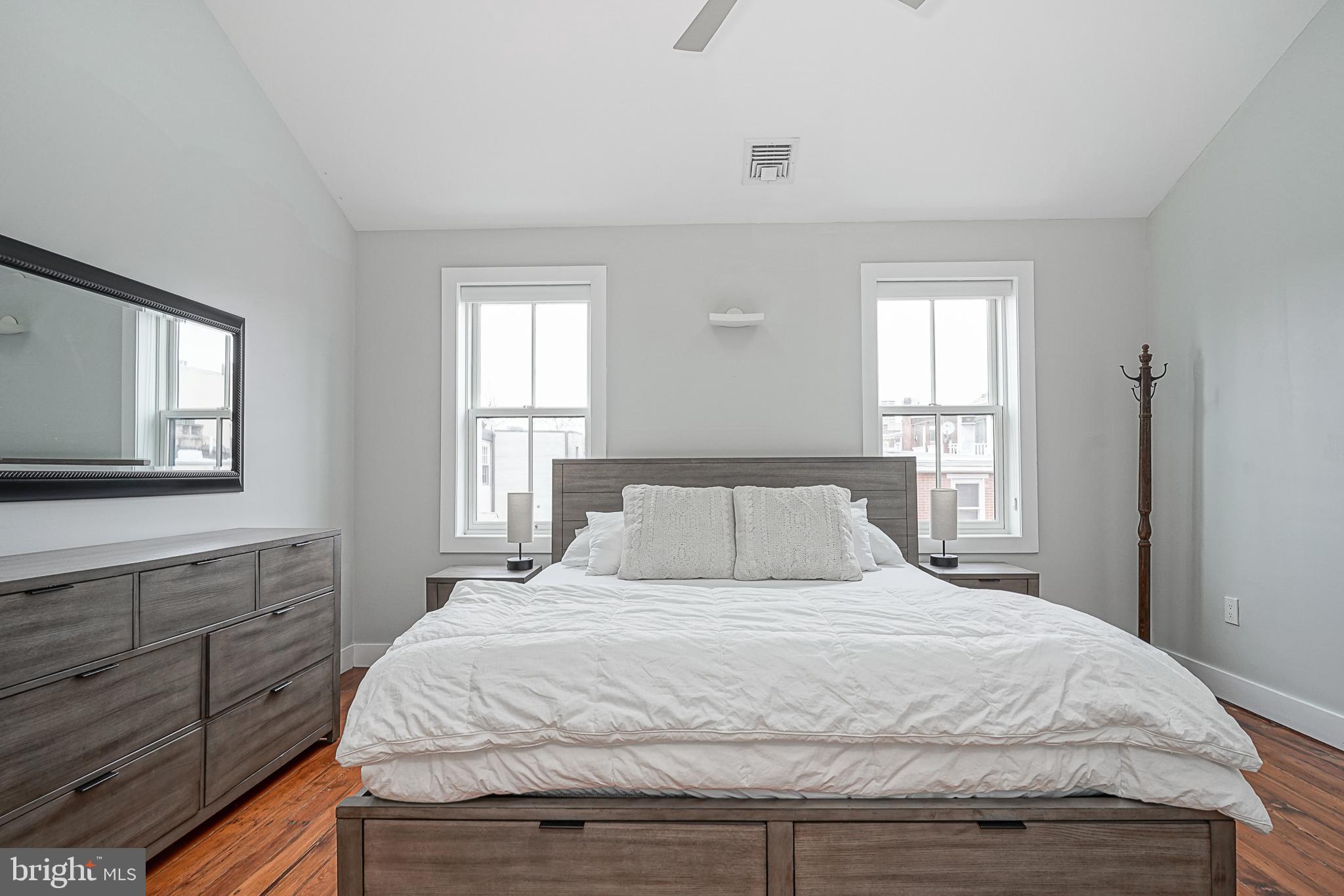 LOGAN SQUARE - Residential