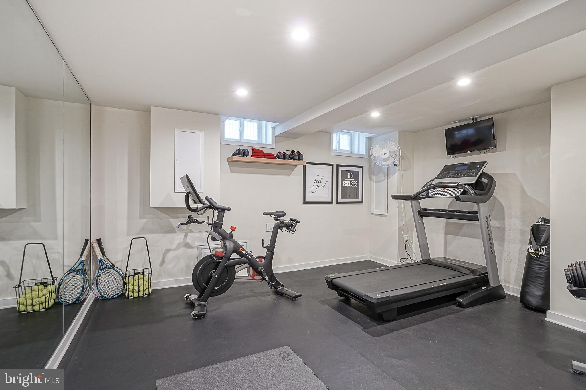 LOGAN SQUARE - Residential