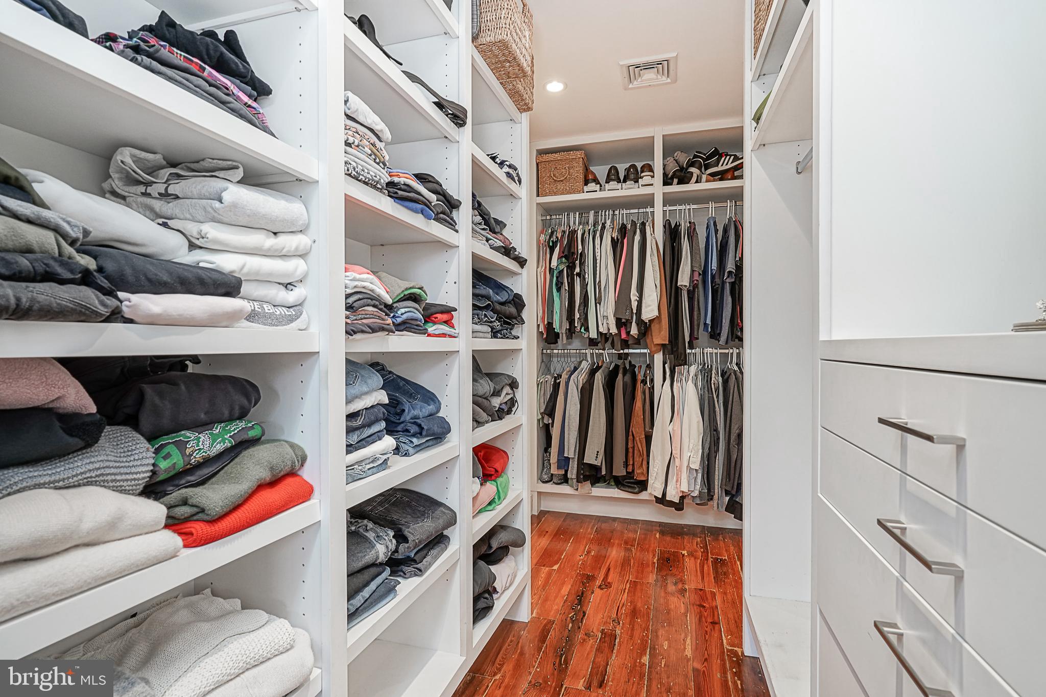 LOGAN SQUARE - Residential