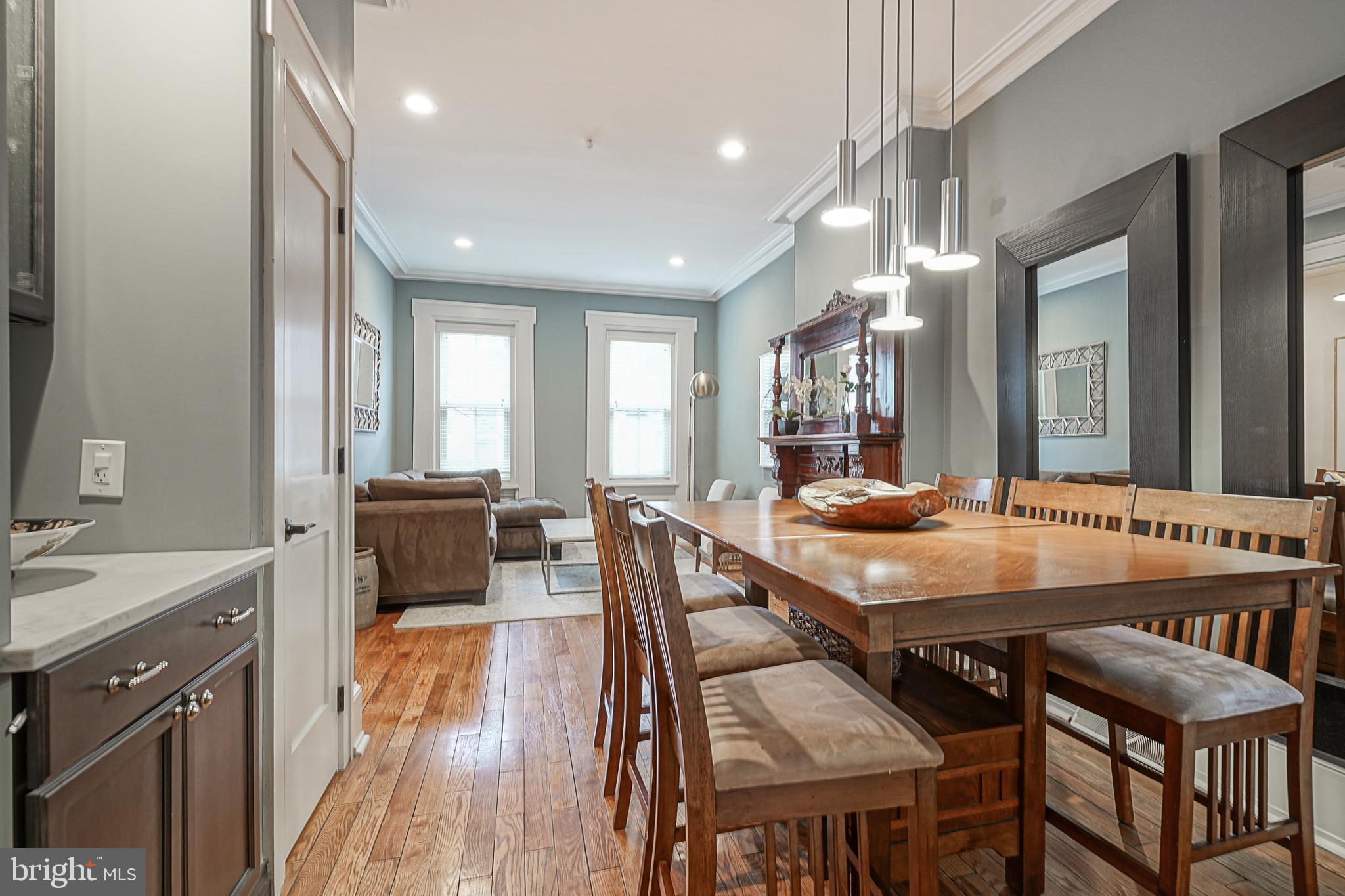 LOGAN SQUARE - Residential