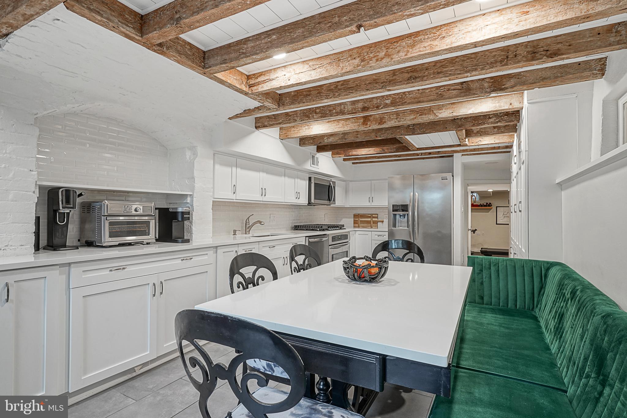 LOGAN SQUARE - Residential