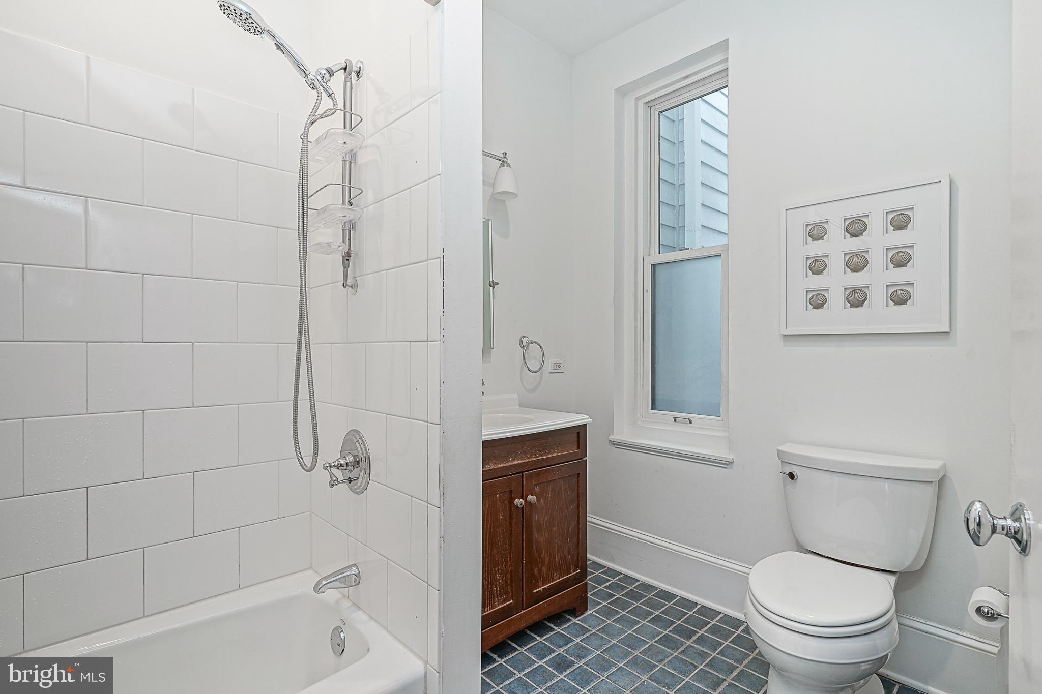 LOGAN SQUARE - Residential