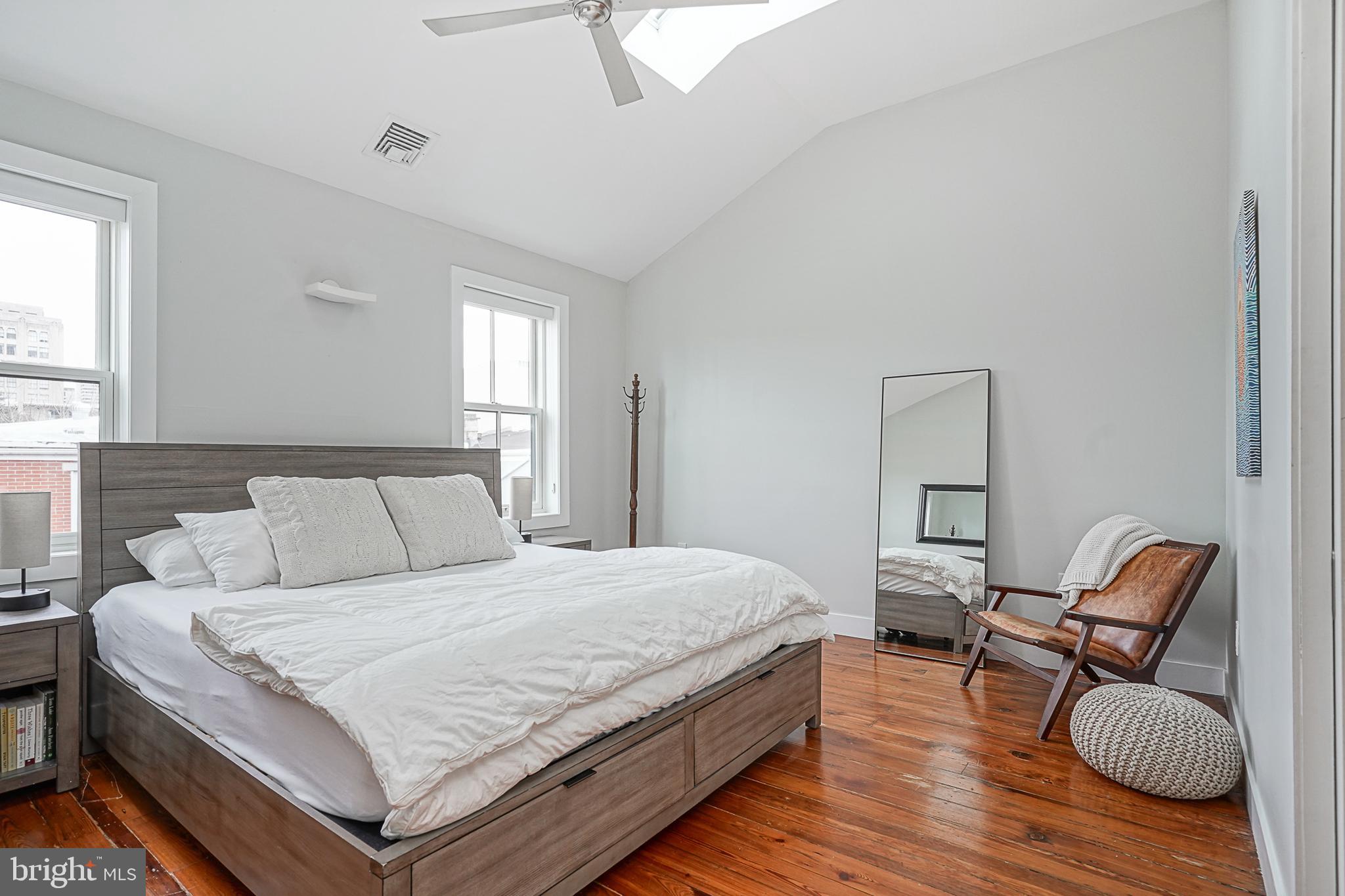 LOGAN SQUARE - Residential