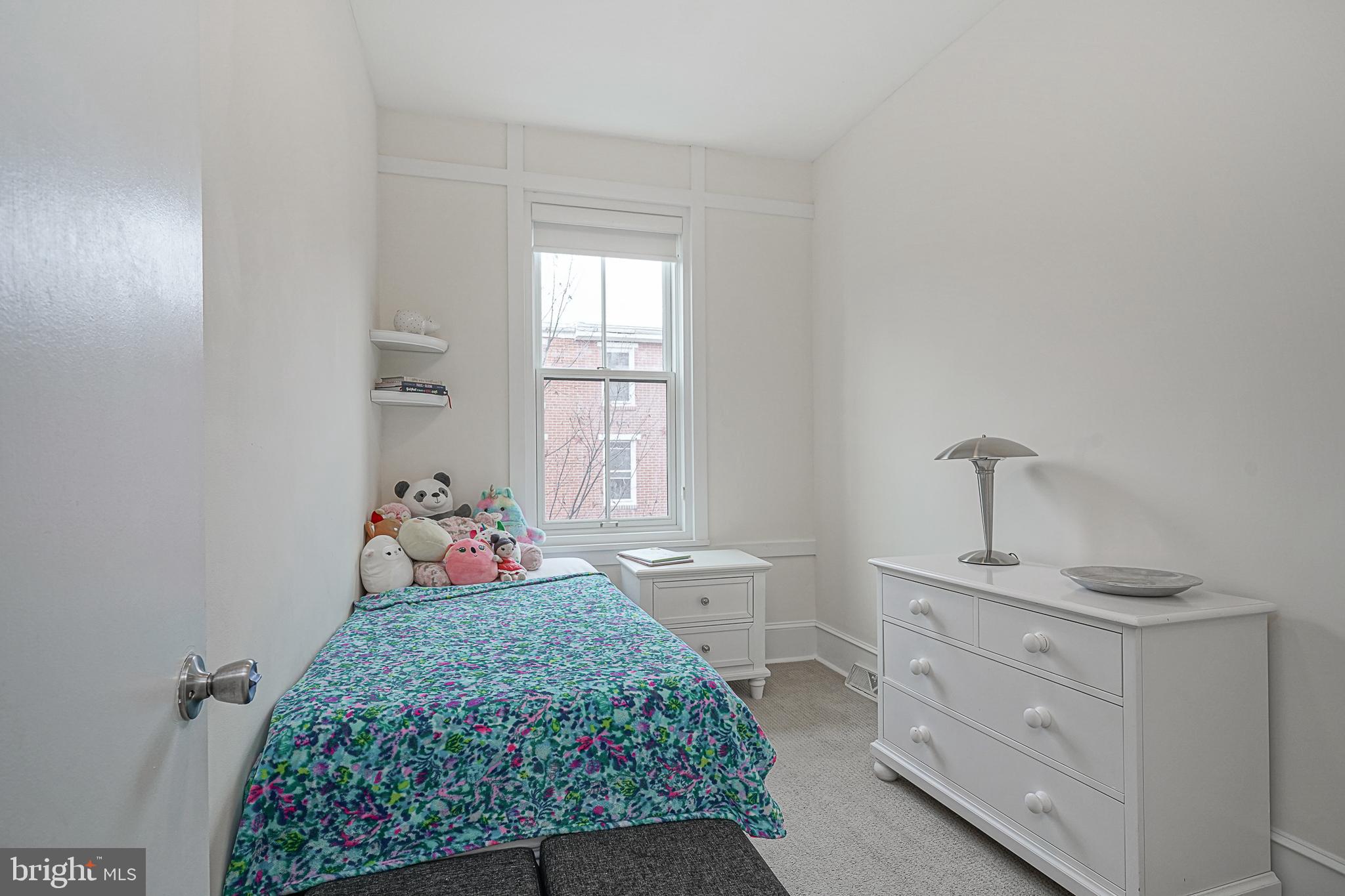 LOGAN SQUARE - Residential