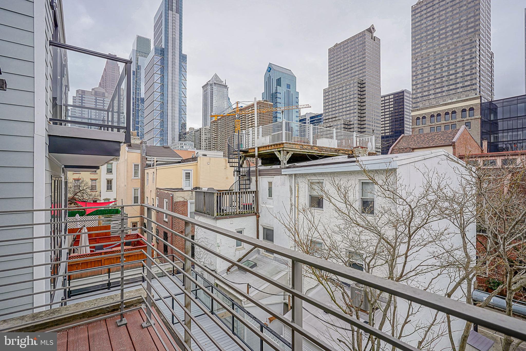 LOGAN SQUARE - Residential