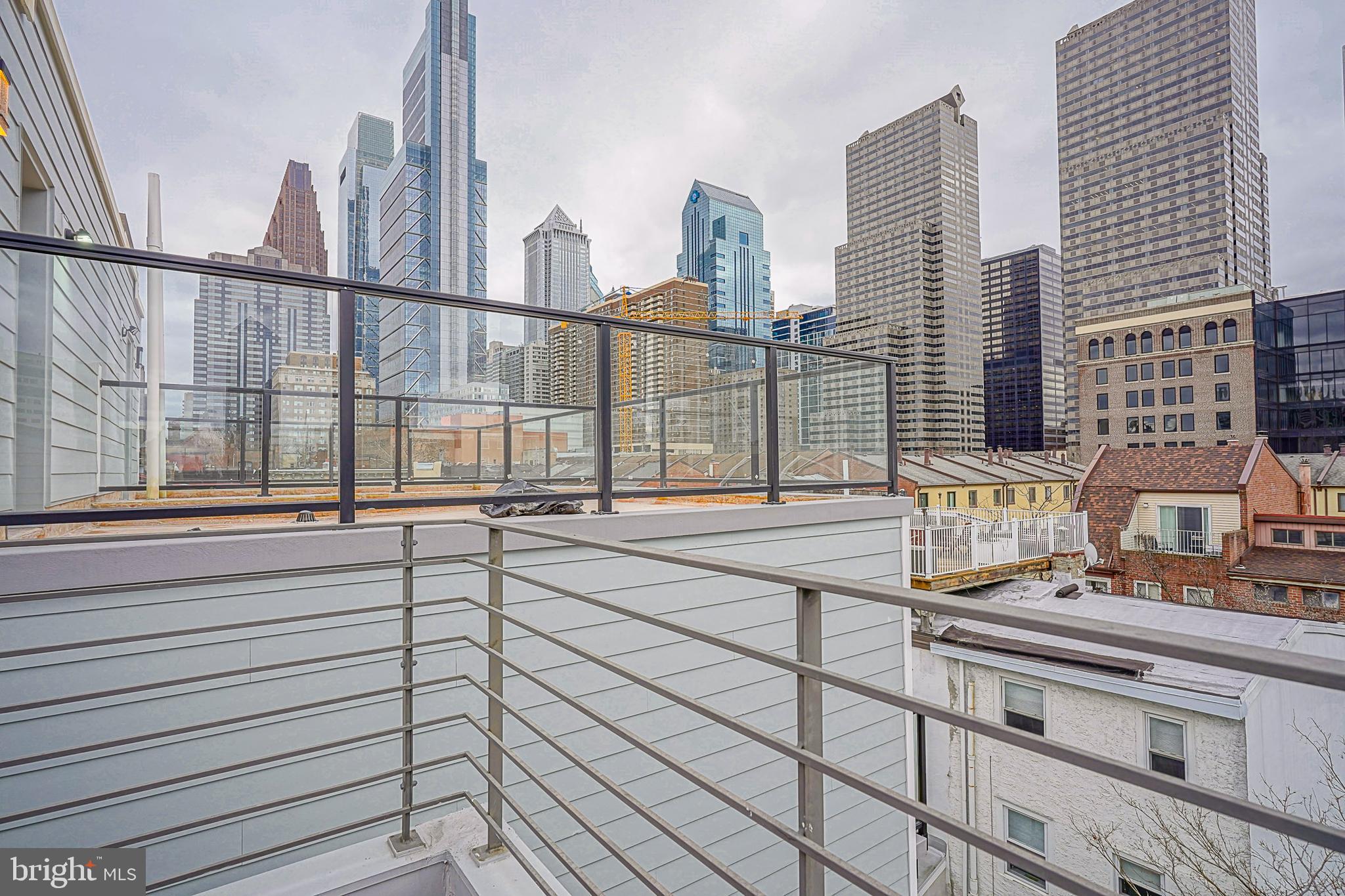 LOGAN SQUARE - Residential