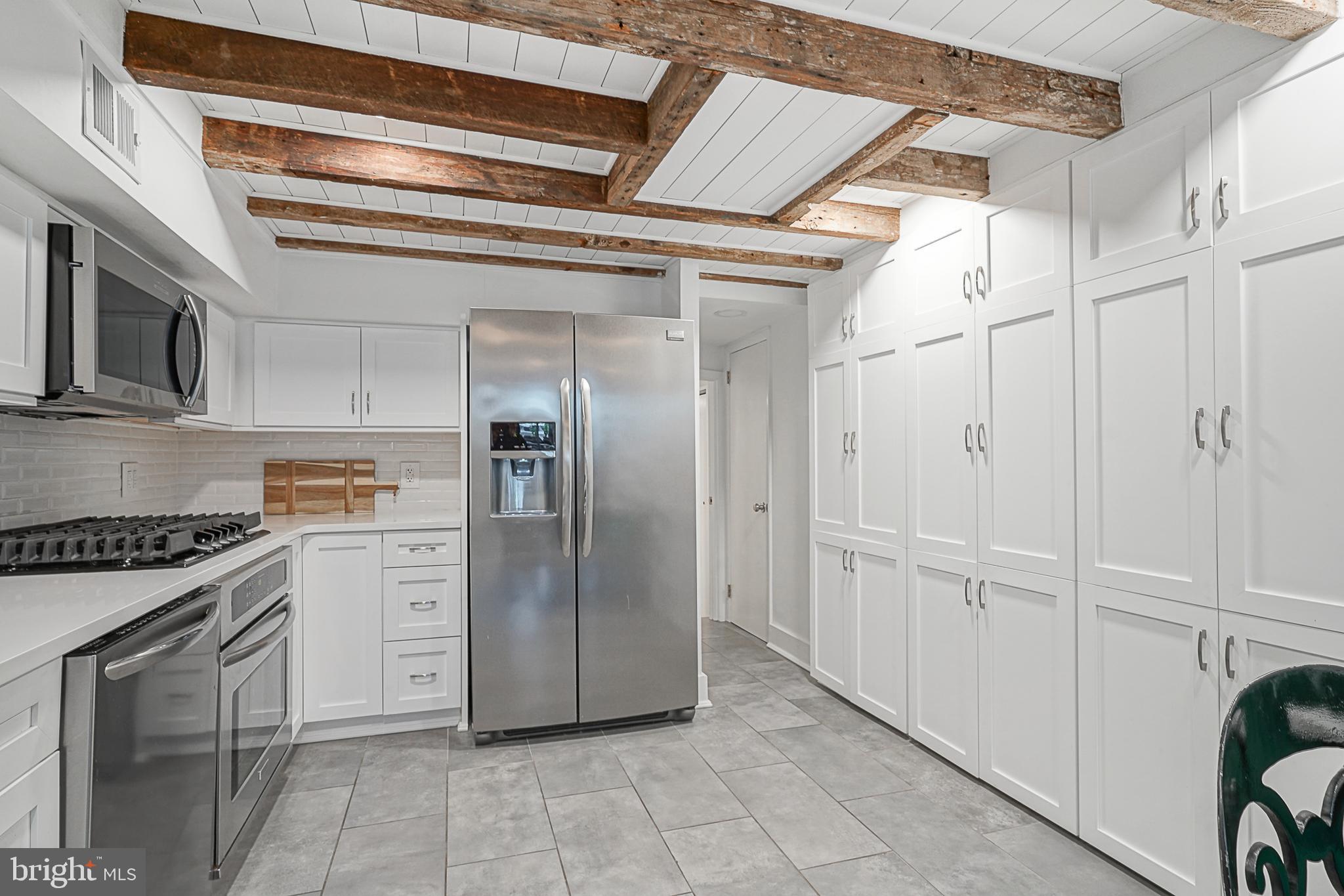 LOGAN SQUARE - Residential