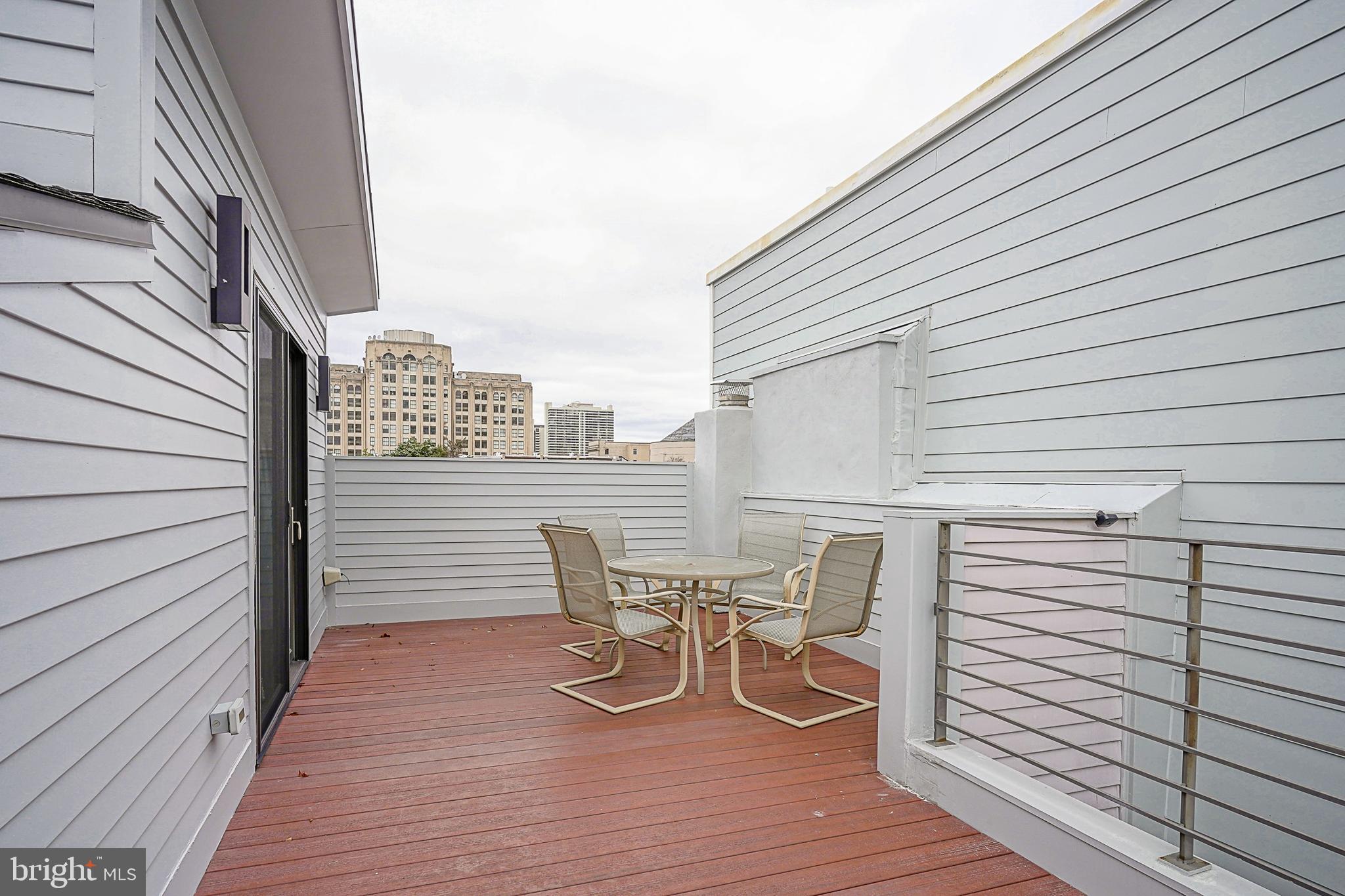 LOGAN SQUARE - Residential