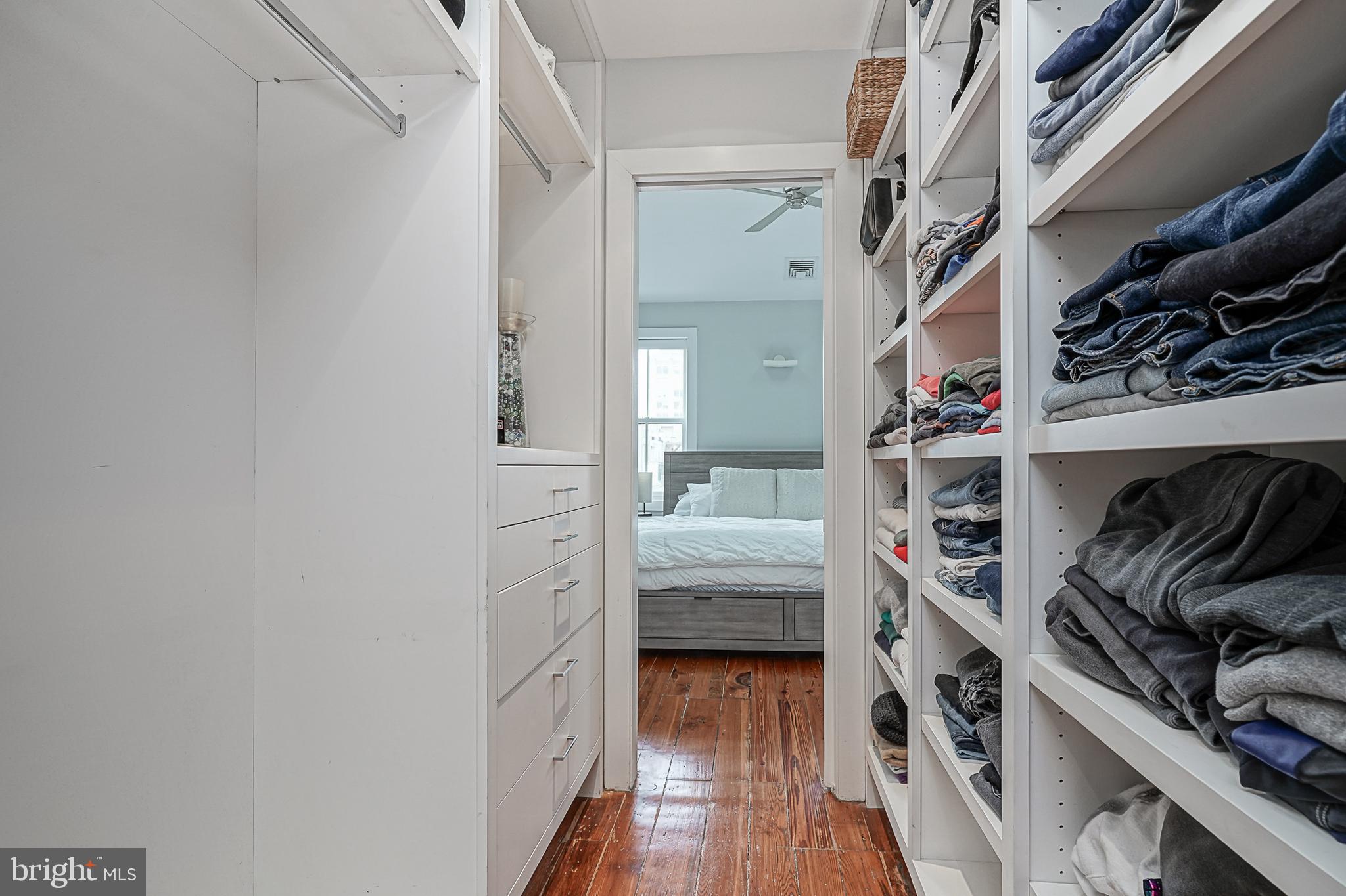 LOGAN SQUARE - Residential