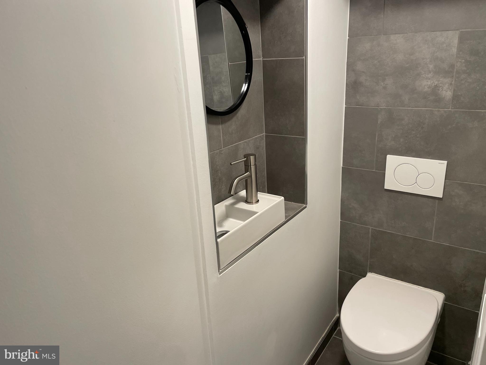 LOGAN SQUARE - Residential