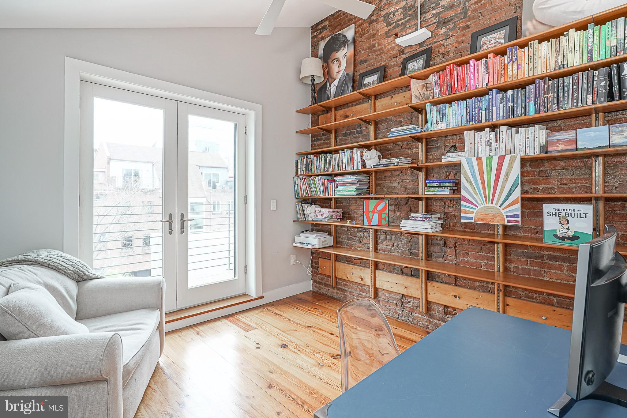 LOGAN SQUARE - Residential