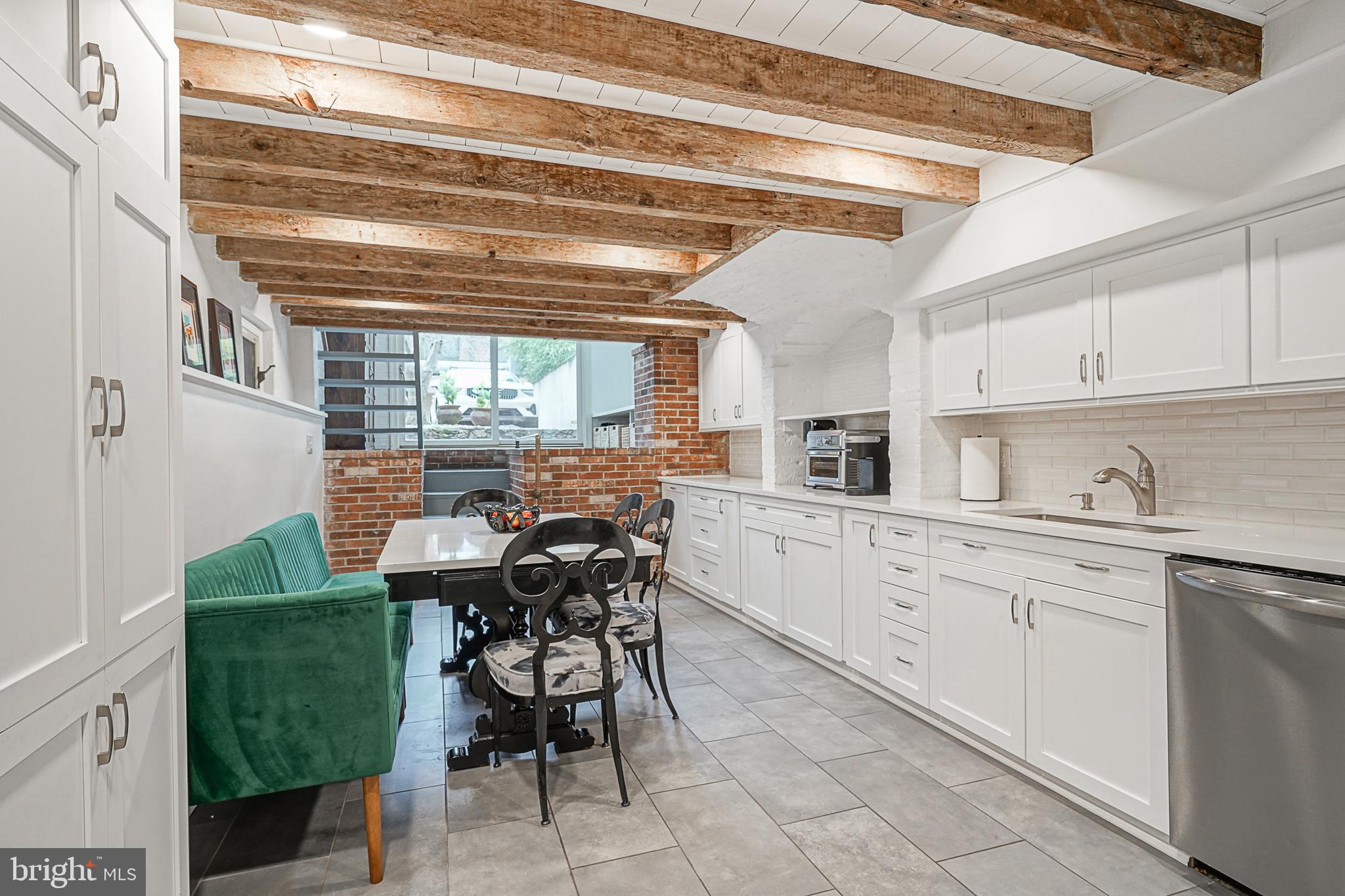 LOGAN SQUARE - Residential