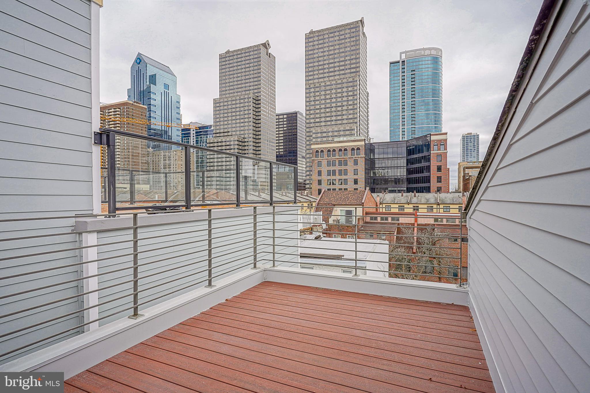 LOGAN SQUARE - Residential