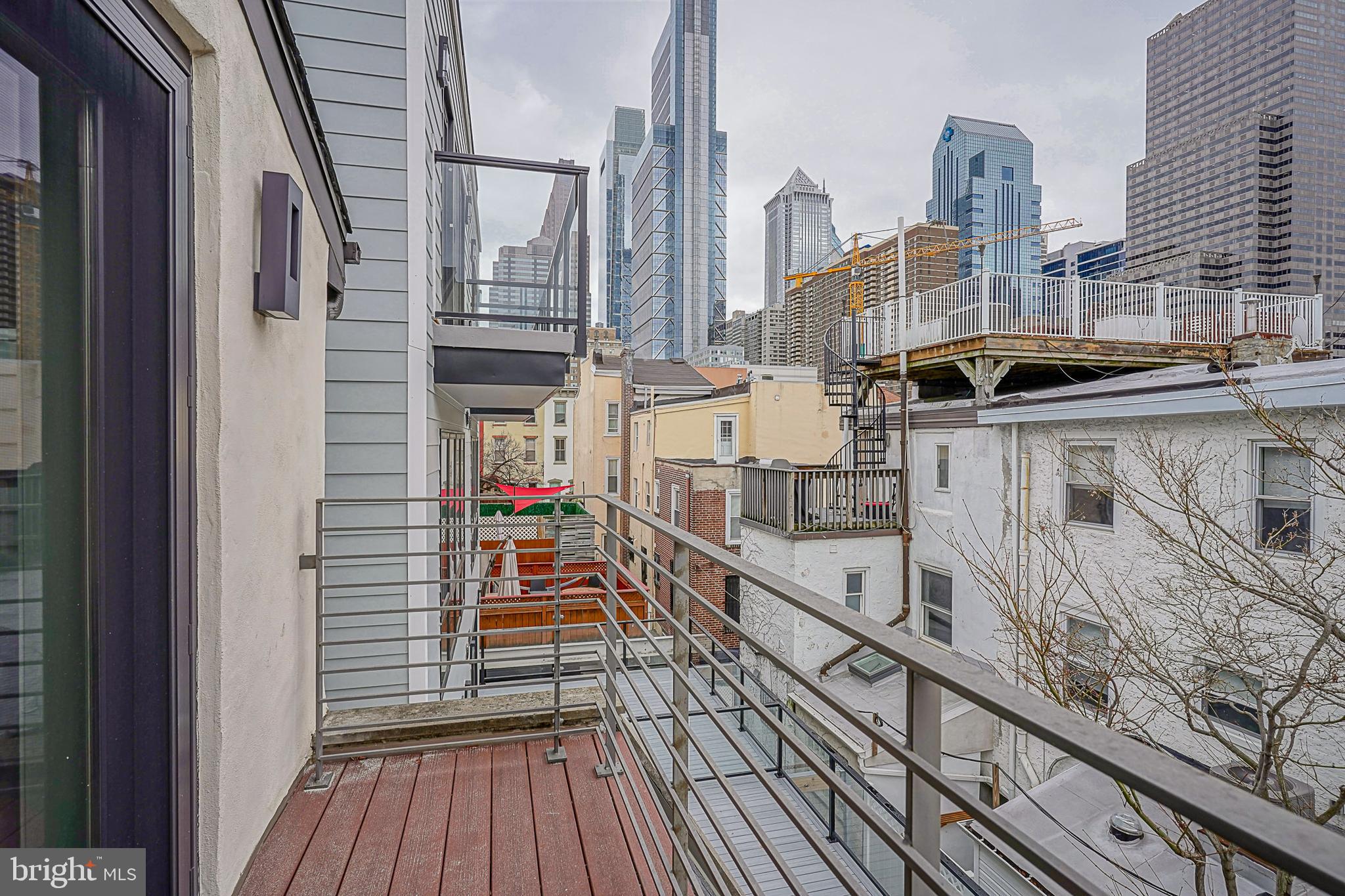 LOGAN SQUARE - Residential